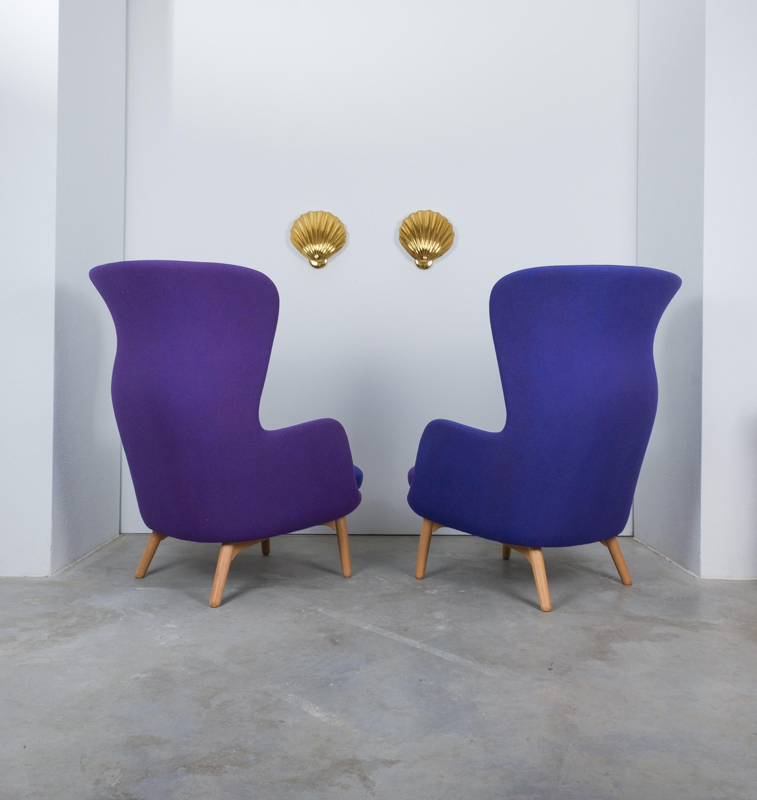 Paar Jaime Hayon Model Ro Jh2 Lounge Chairs für Fritz Hansen, Eiche Basis im Zustand „Gut“ im Angebot in Vienna, AT