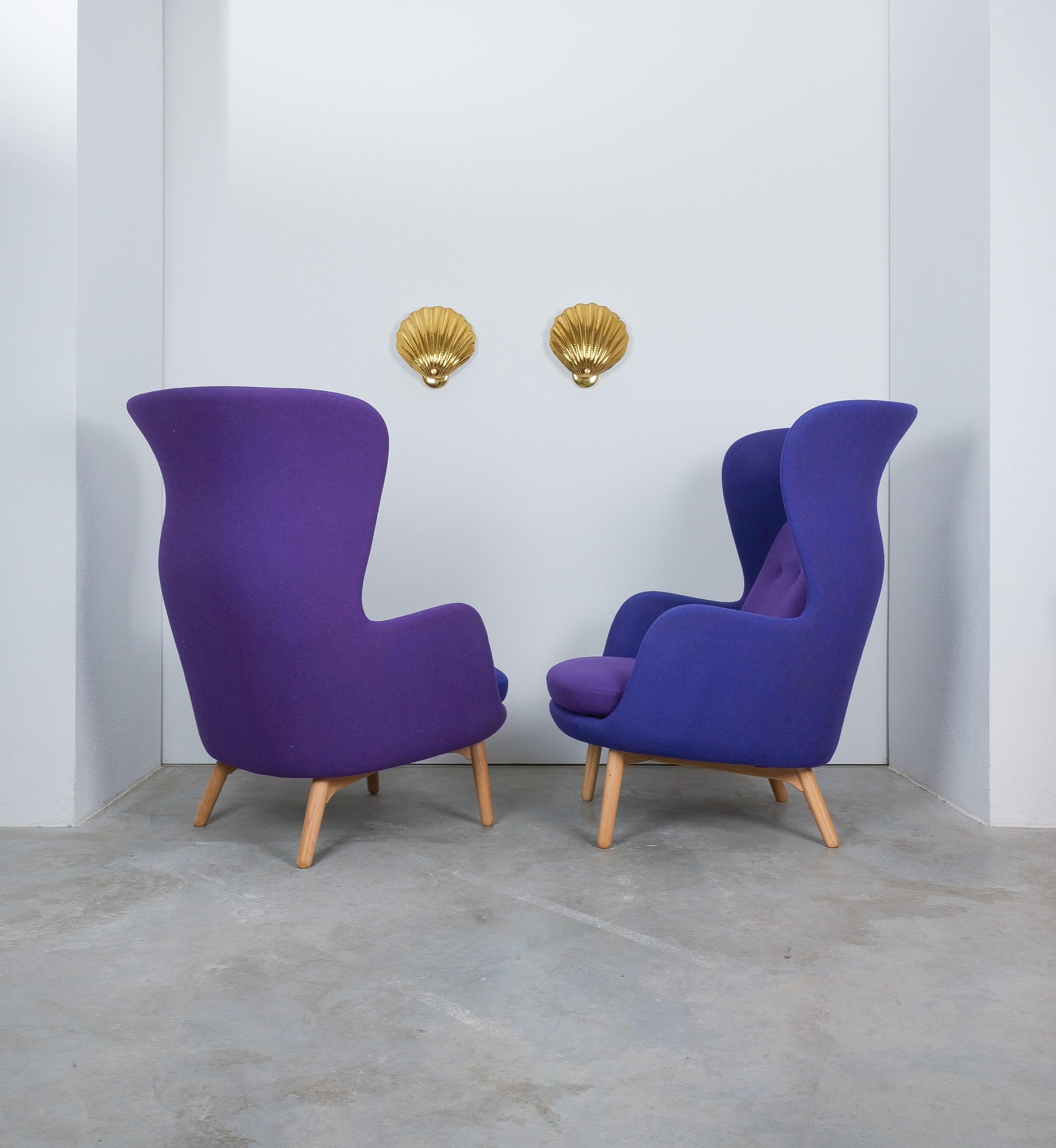 Paar Jaime Hayon Model Ro Jh2 Lounge Chairs für Fritz Hansen, Eiche Basis (21. Jahrhundert und zeitgenössisch) im Angebot