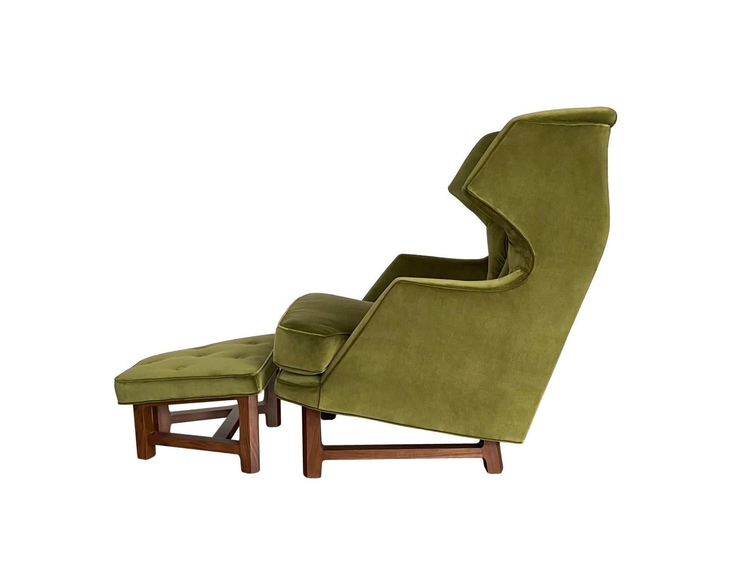 Paire de fauteuils à oreilles et d'ottomans Janus par Edward Wormley pour Dunbar Bon état - En vente à Dallas, TX