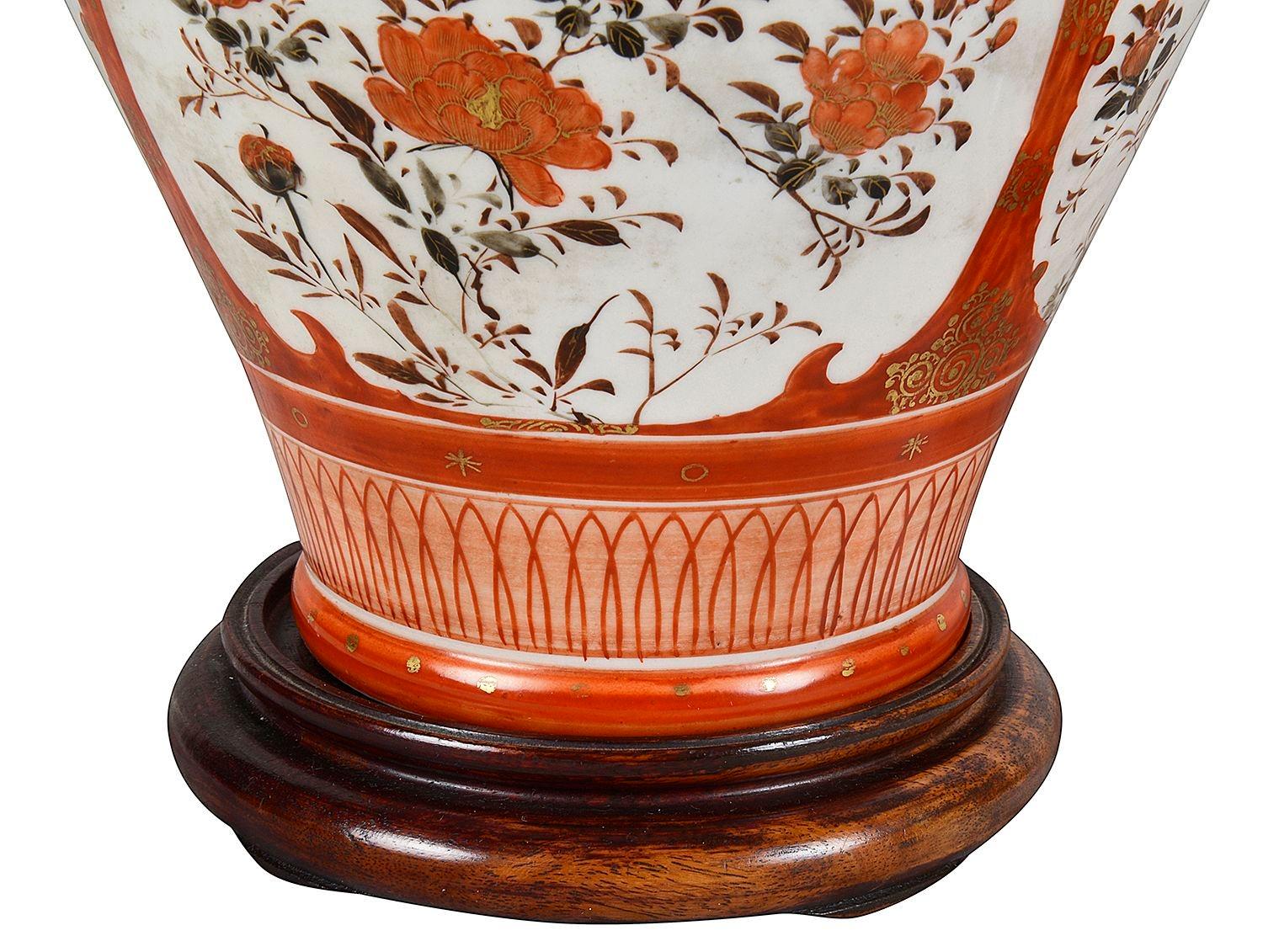 Japonais Paire de vases/lampes japonaises en porcelaine Kutani du 19ème siècle en vente