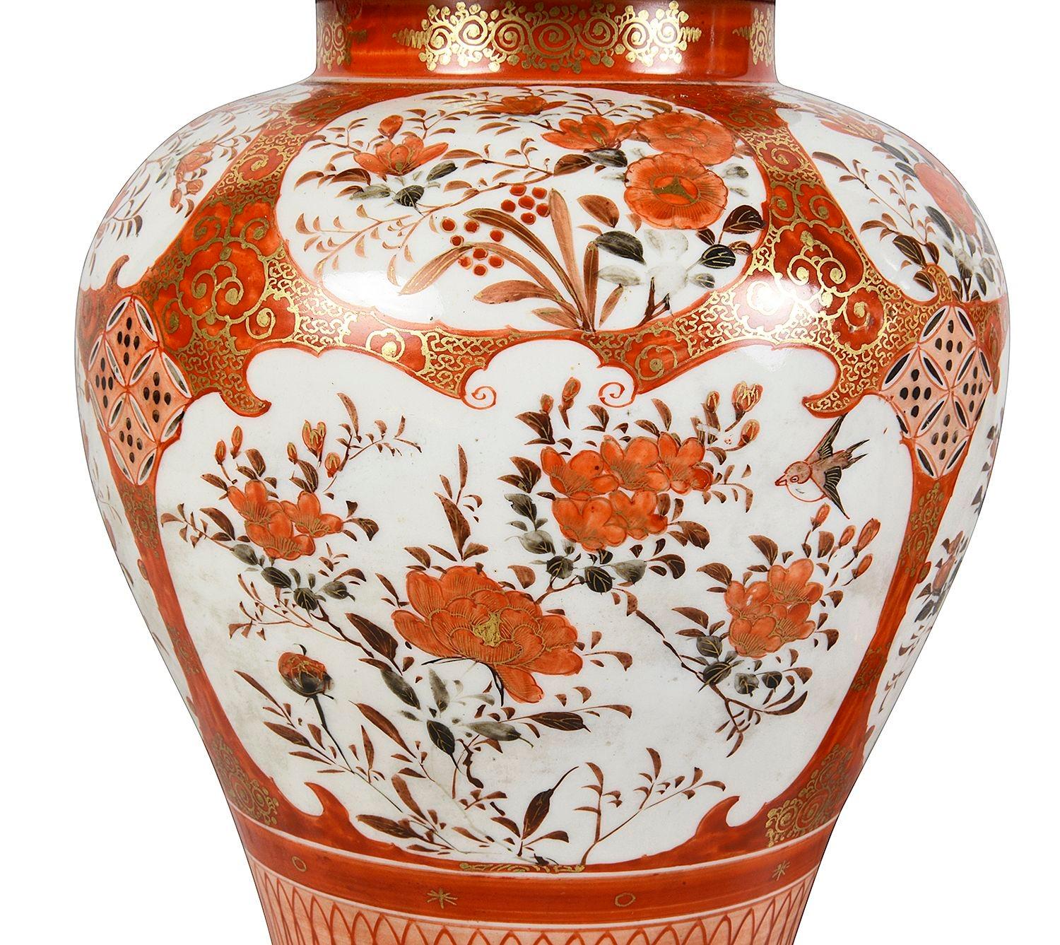 Peint à la main Paire de vases/lampes japonaises en porcelaine Kutani du 19ème siècle en vente