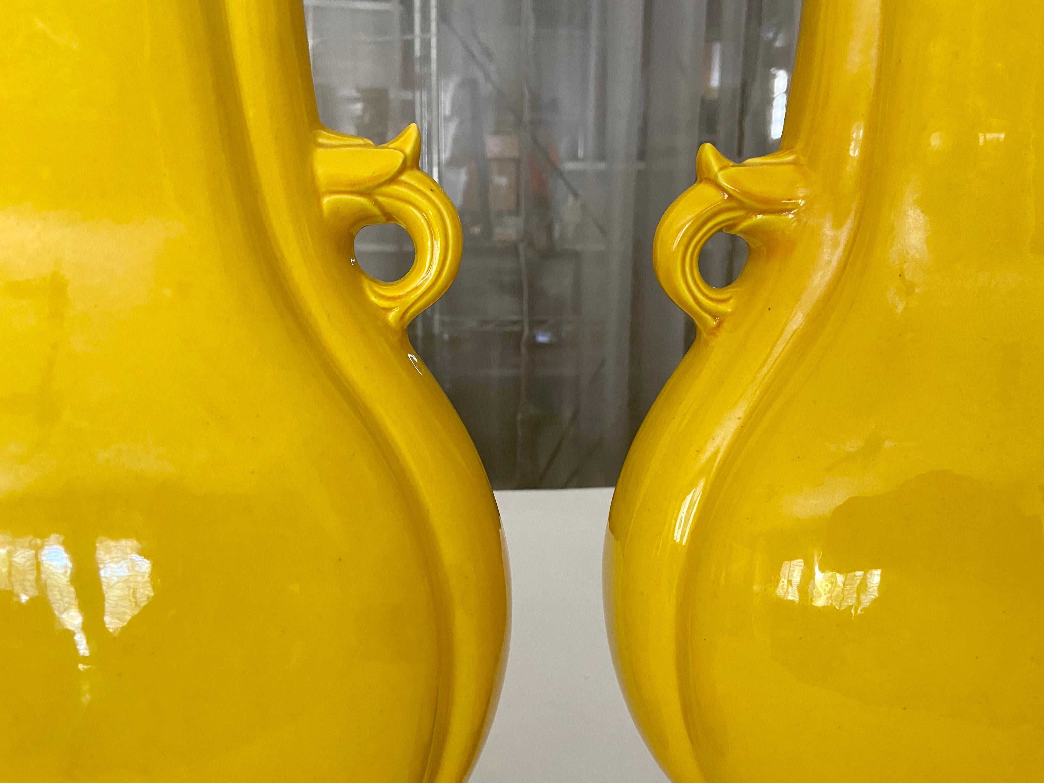 Paar japanische asiatische leuchtend gelbe Porzellan-Tischlampen im Angebot 7