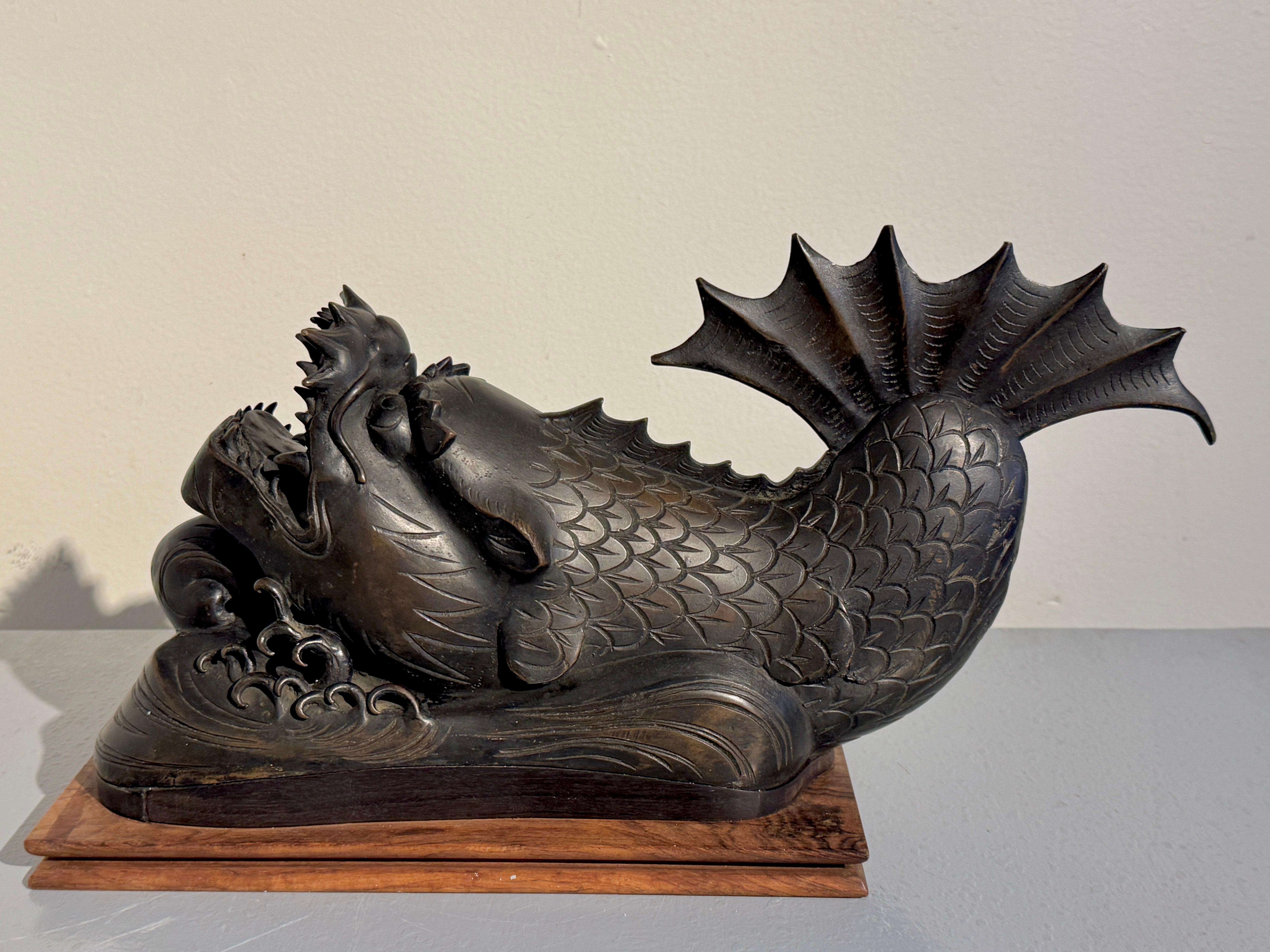 Pareja de peces dragón japoneses de bronce, Shachihoko, Periodo Taisho, hacia 1920, Japón en venta 4