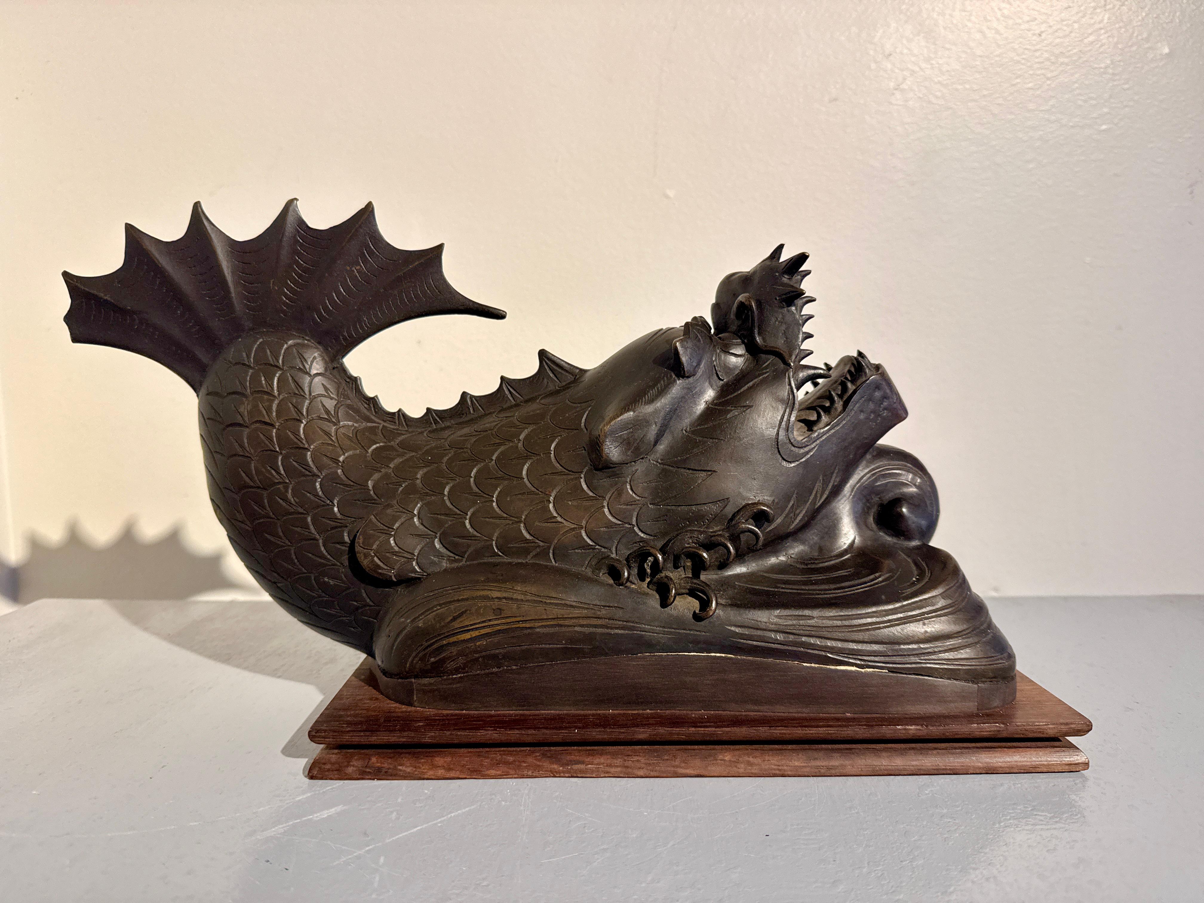 Pareja de peces dragón japoneses de bronce, Shachihoko, Periodo Taisho, hacia 1920, Japón en Bueno estado para la venta en Austin, TX