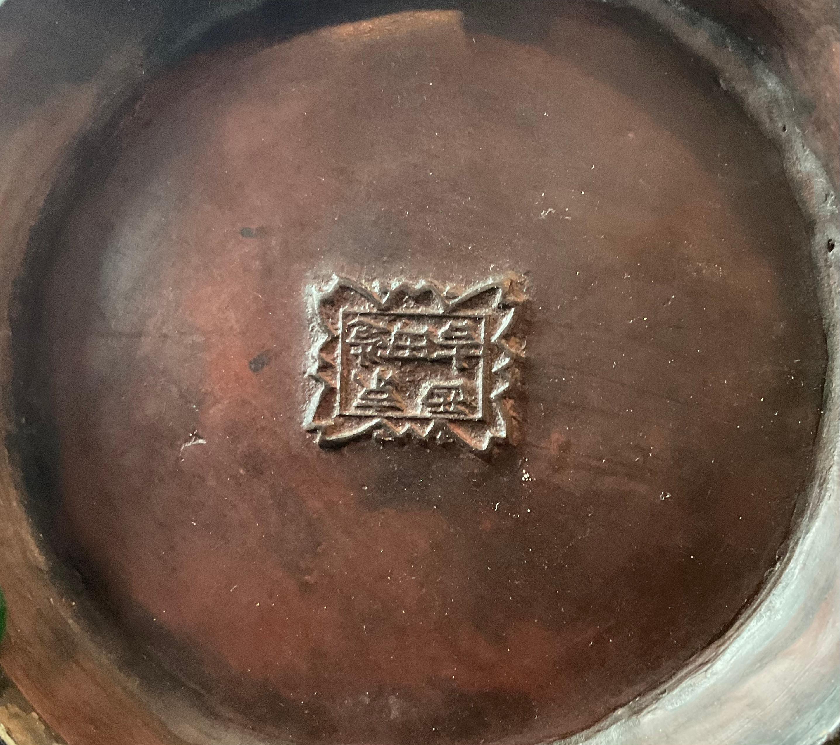 Coppia di vasi giapponesi in bronzo di epoca Meiji con uccelli multipli su rami firmati in vendita 4