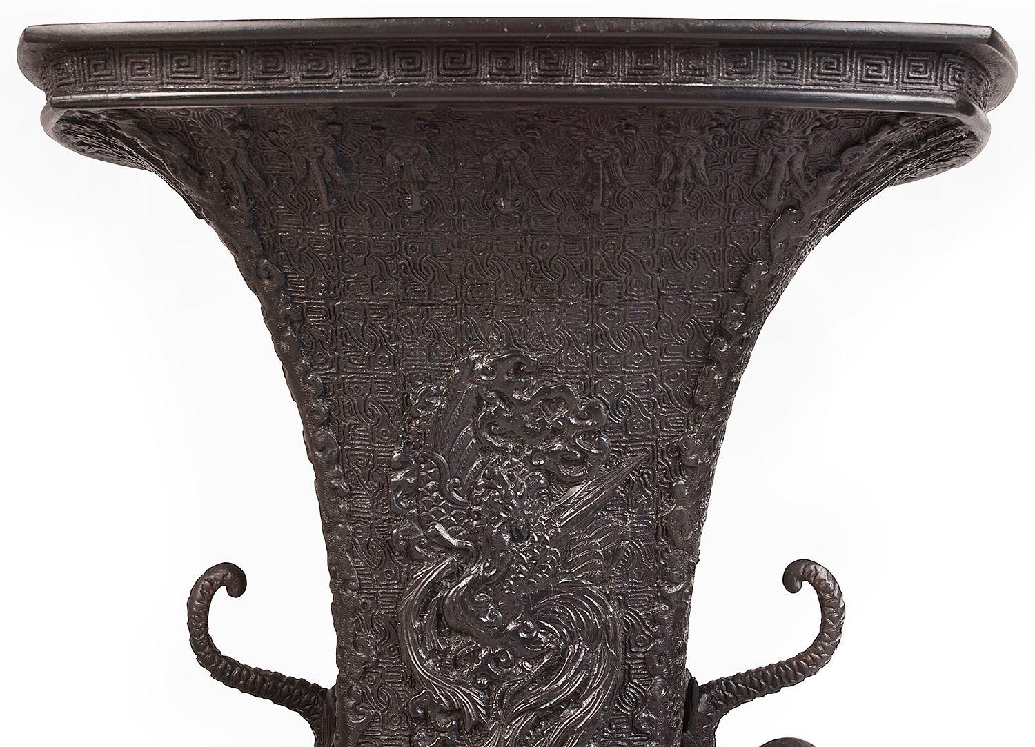 Japonais Paire de vases et lampes japonais en bronze de la période Meiji en vente