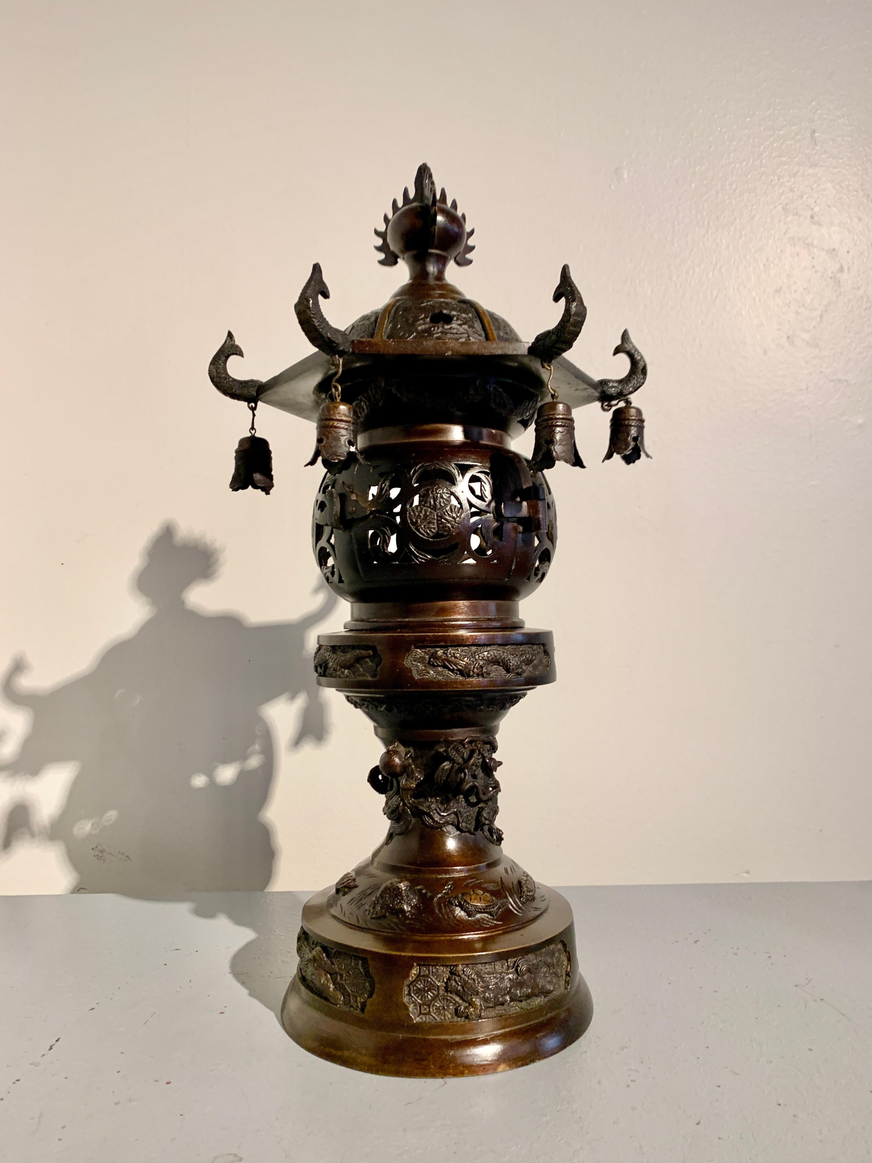 Pair Japanese Bronze Pagoda Temple Lanterns, Taisho Period, circa 1920, Japan In Good Condition For Sale In Austin, TX