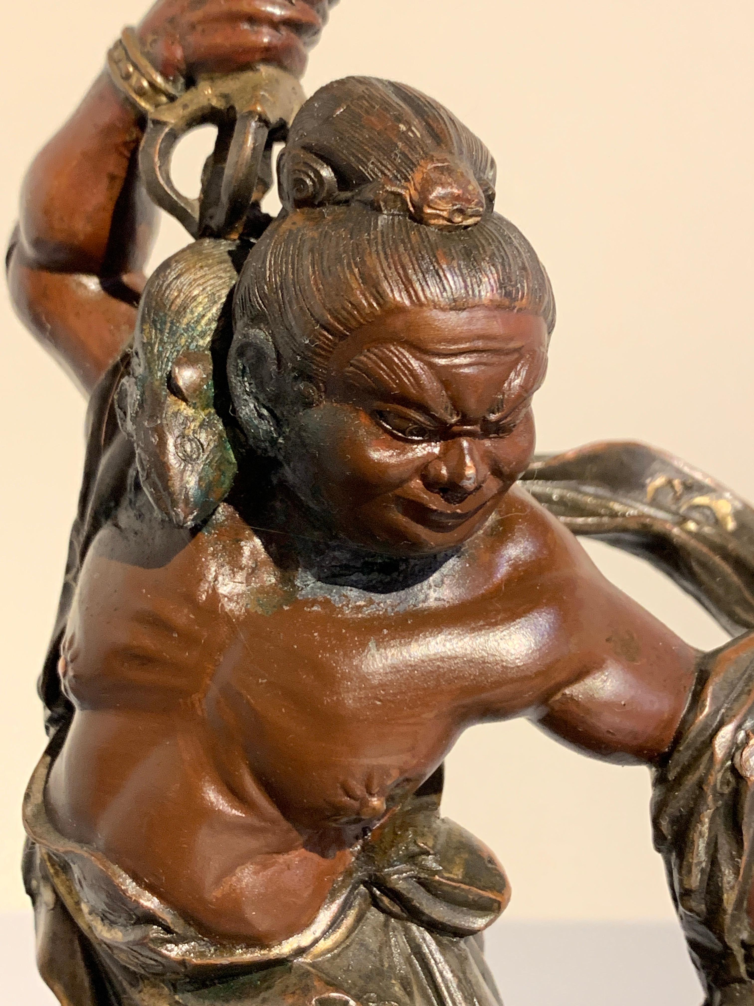 Paar japanische Niō-Figuren aus Bronzeguss, Meiji-Zeit, Spätes 19. Jahrhundert im Angebot 11