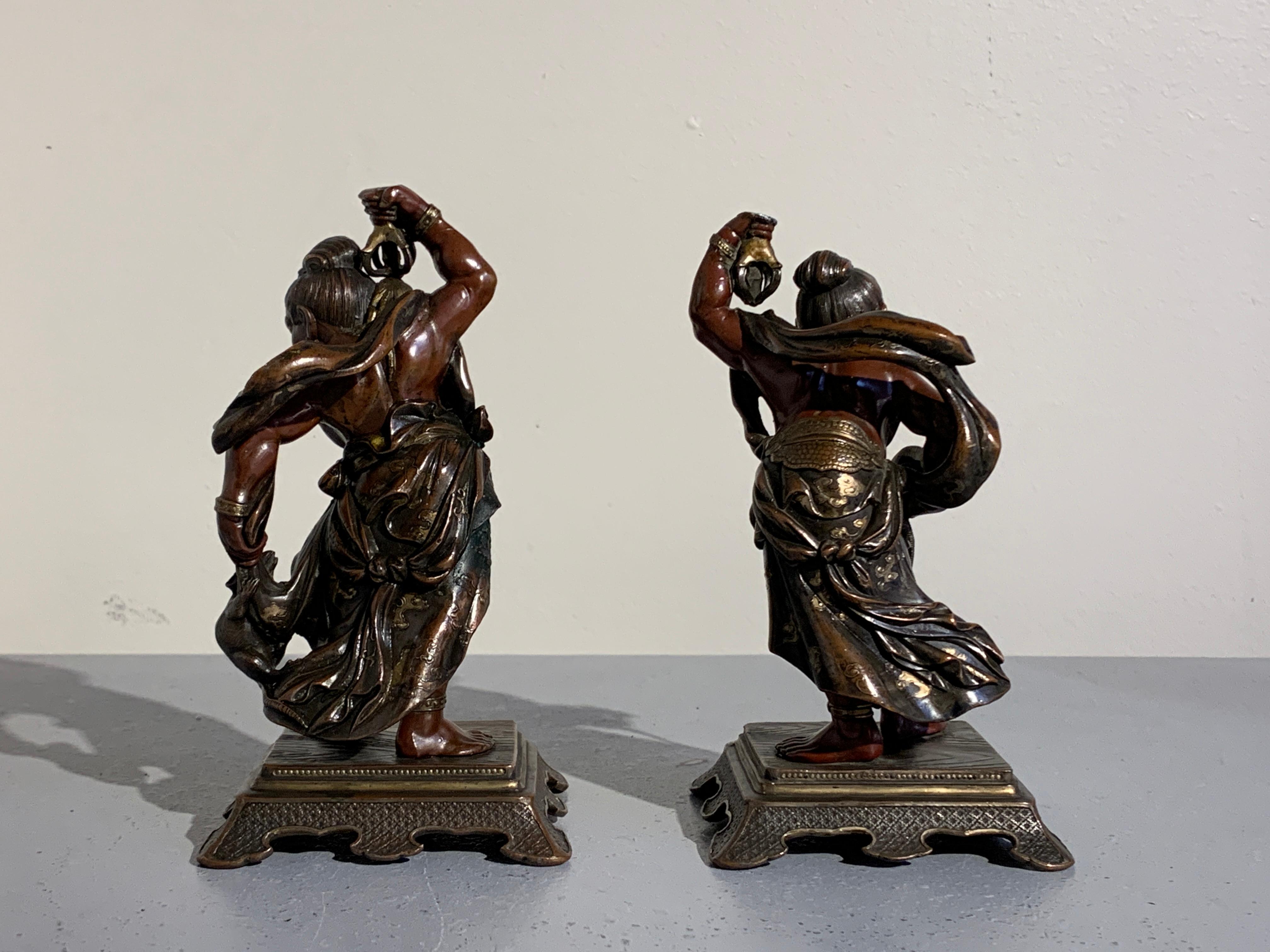 Paar japanische Niō-Figuren aus Bronzeguss, Meiji-Zeit, Spätes 19. Jahrhundert (Meiji-Periode) im Angebot