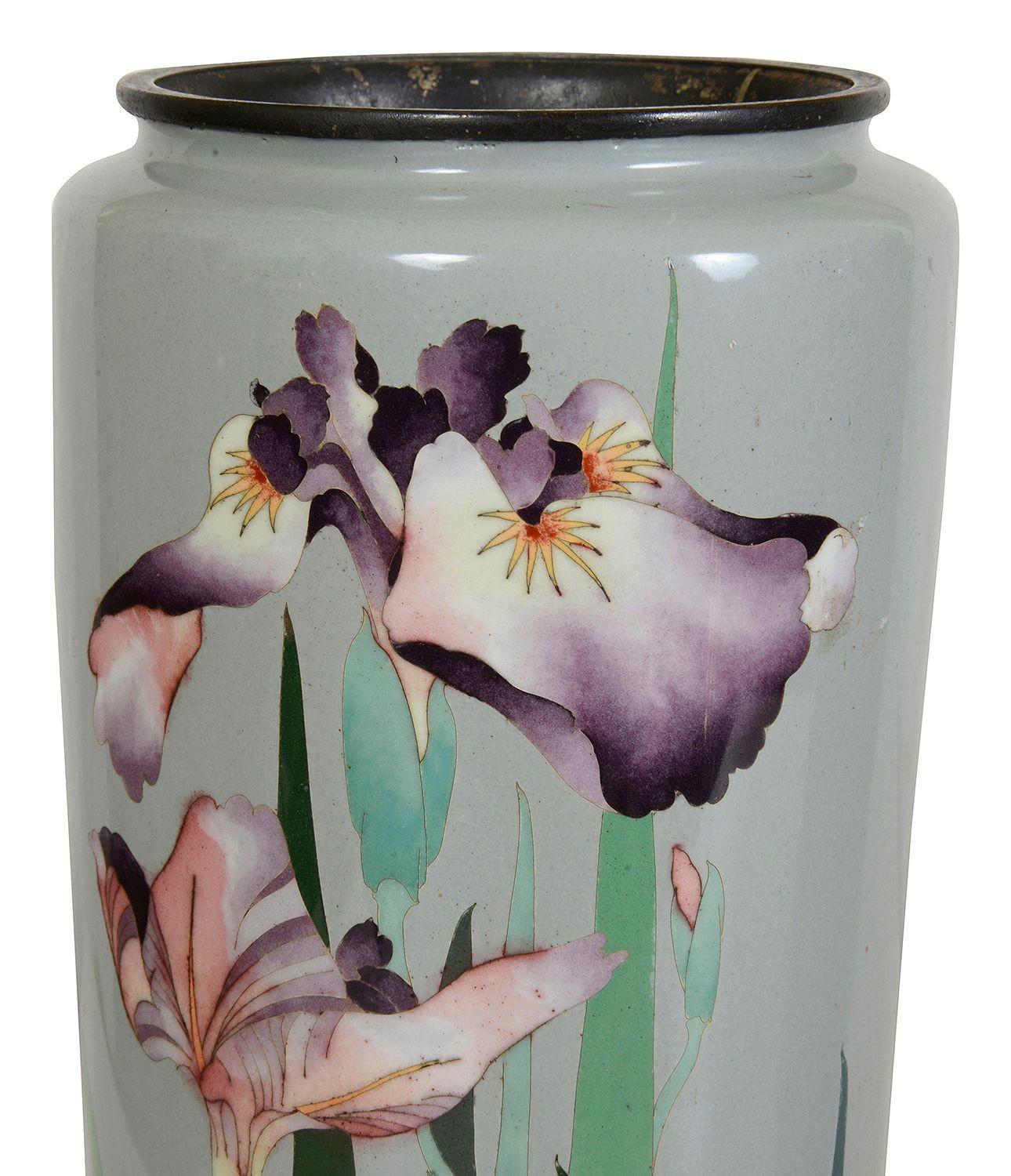This fine quality pair of Japanese cloisonné enamel vases, dating from the Meiji period (1868-1912), stand 31 cm high and showcases remarkable artistry. Each vase features exquisite floral designs, predominantly adorned with delicate irises in