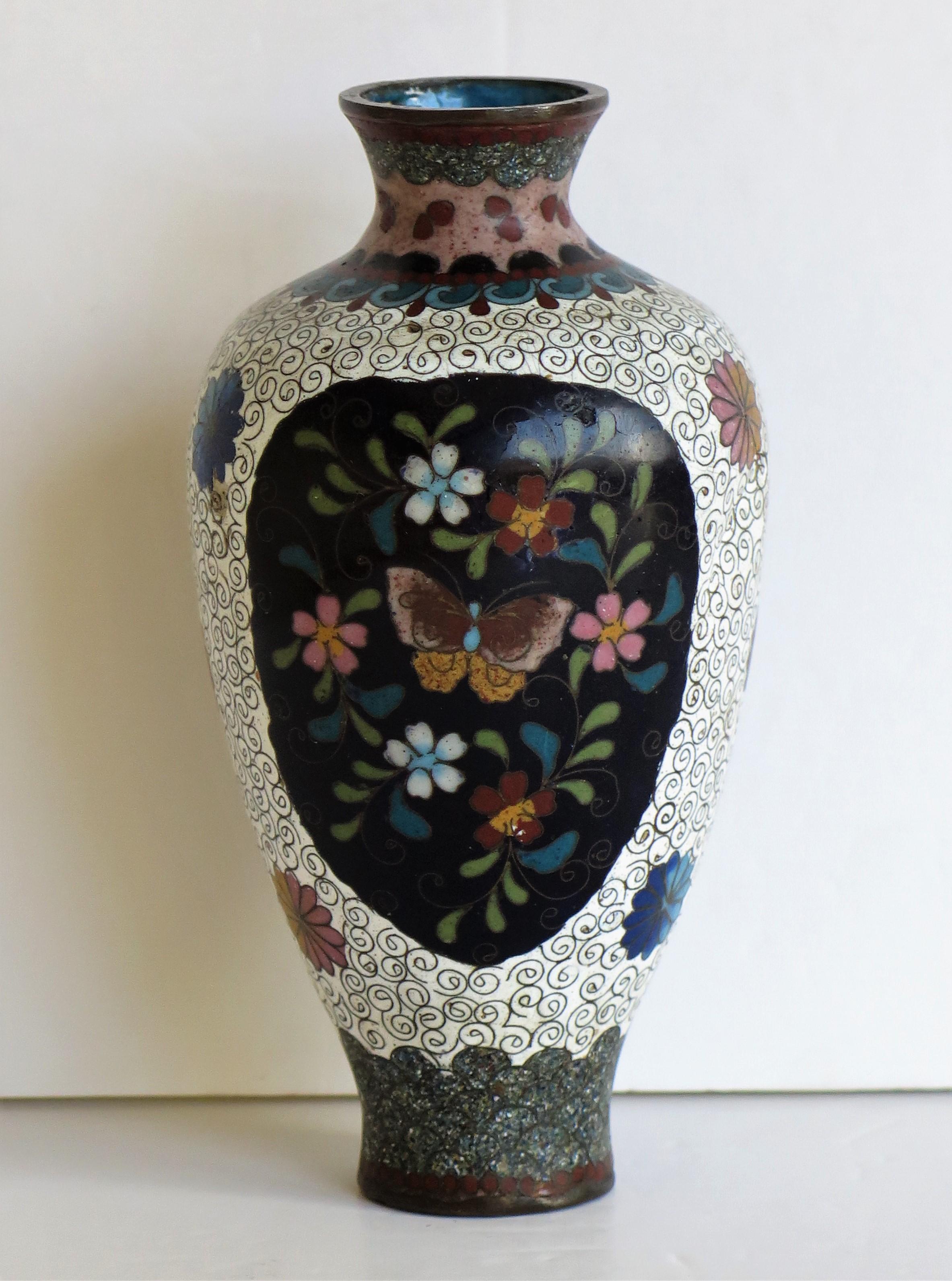 Japanese Cloisonné Vases Butterflies & Flowers, 19th Century Meiji Period, Pair For Sale 5