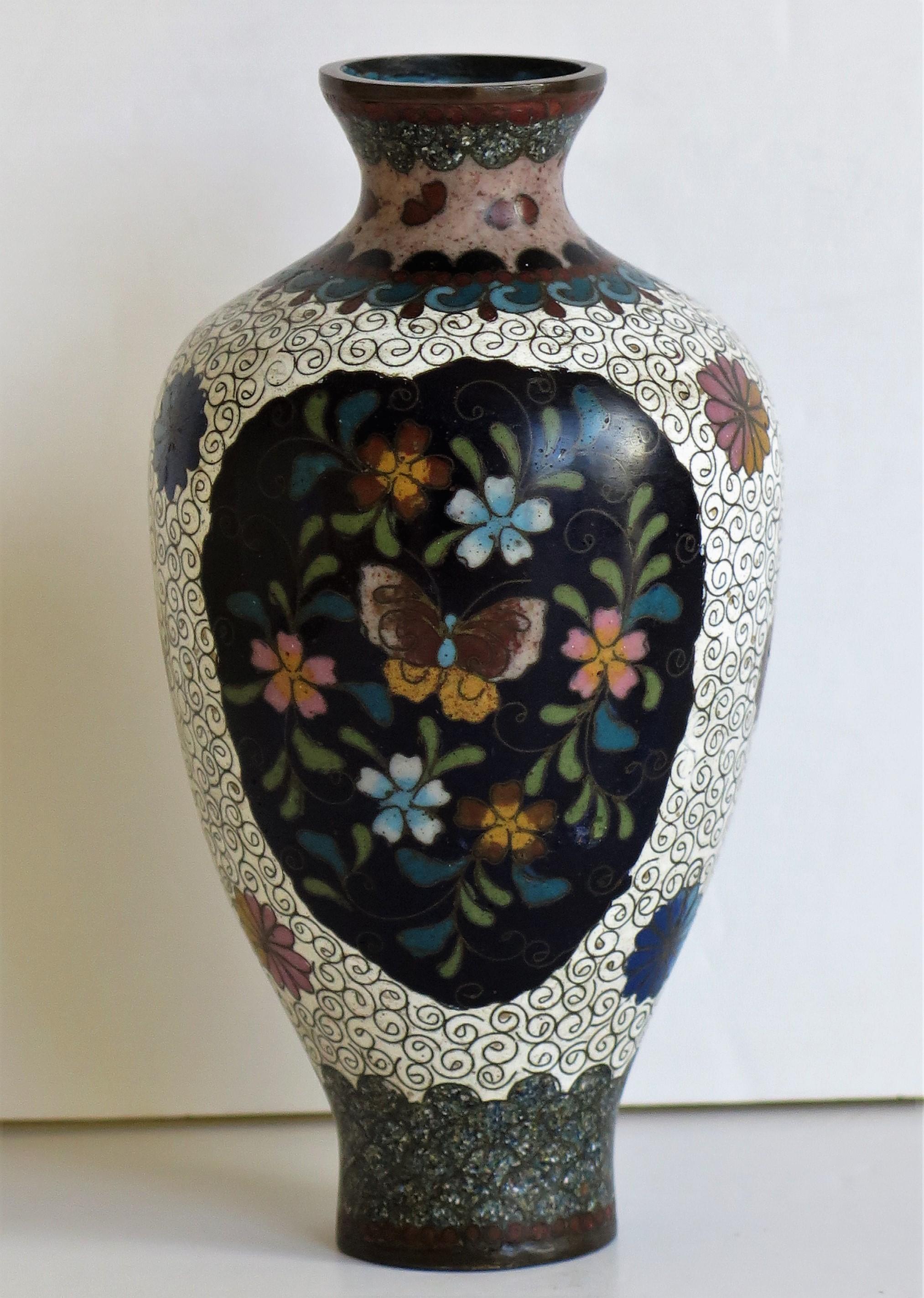 Japanese Cloisonné Vases Butterflies & Flowers, 19th Century Meiji Period, Pair For Sale 3