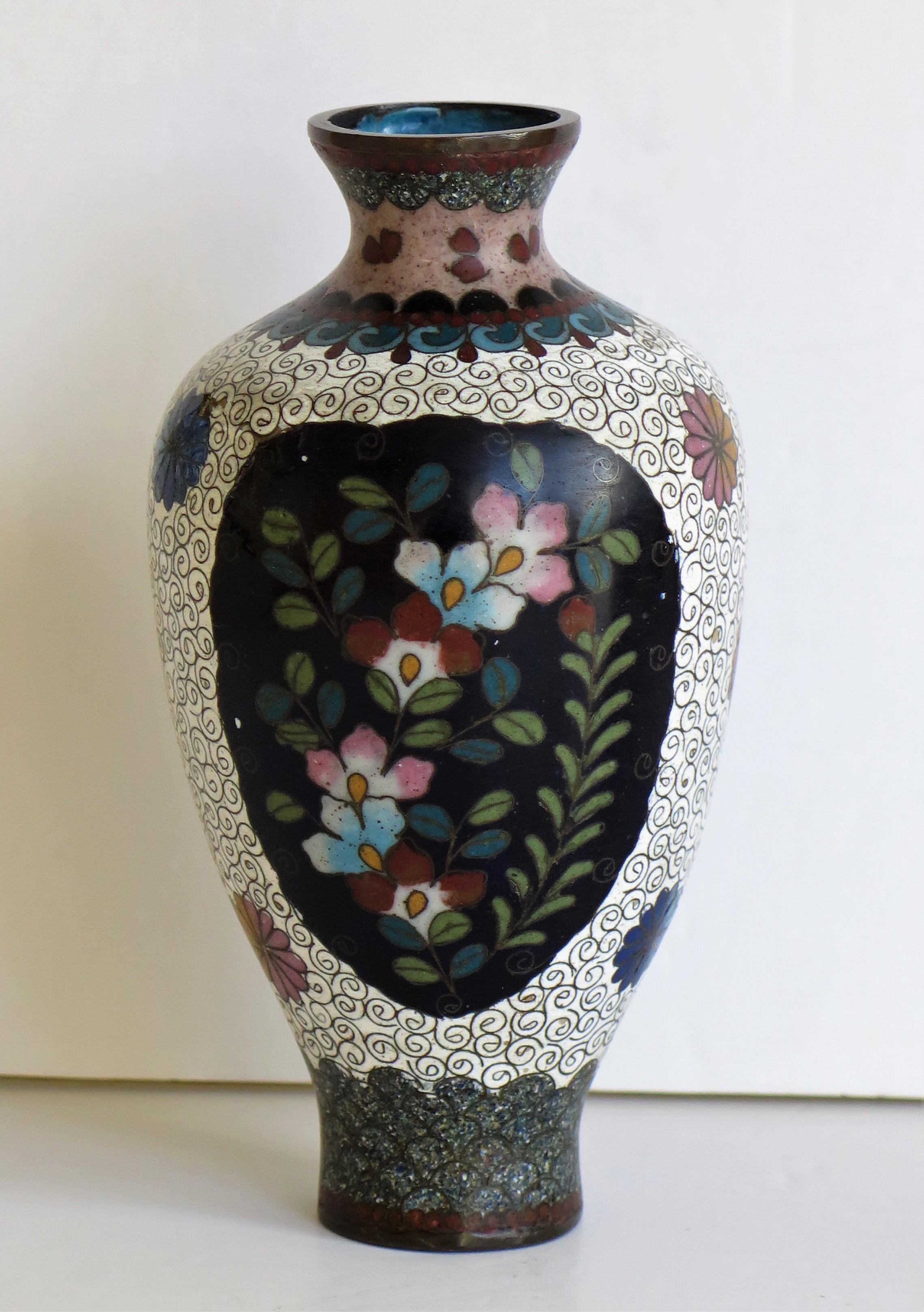 Japanese Cloisonné Vases Butterflies & Flowers, 19th Century Meiji Period, Pair For Sale 4