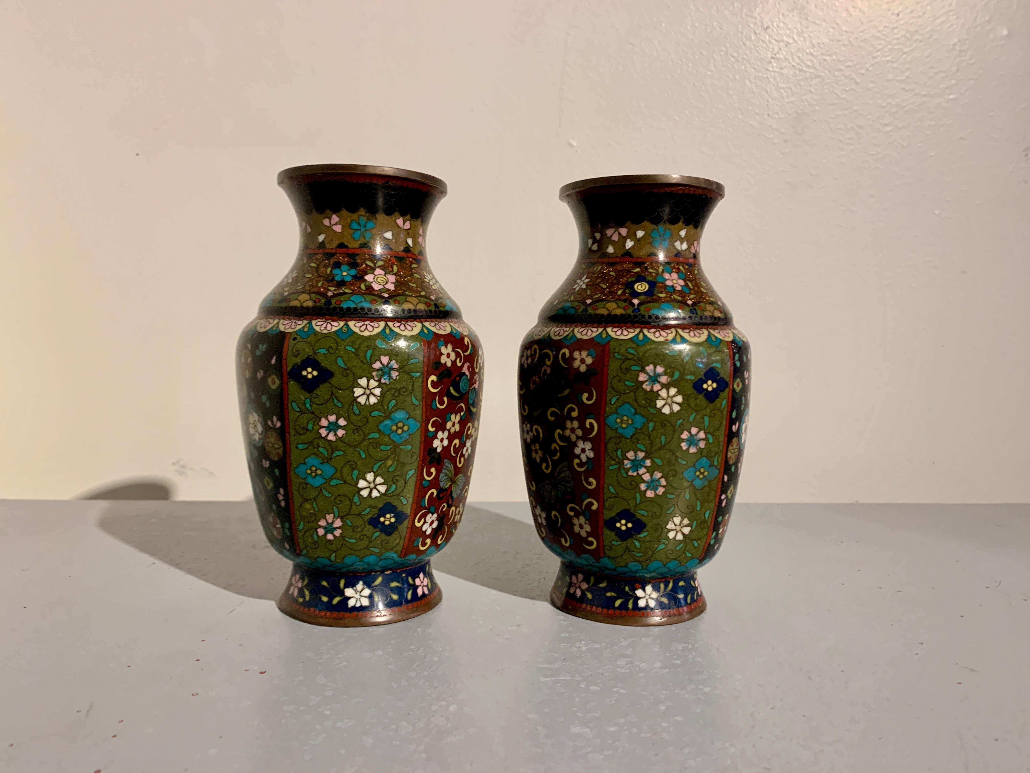 Cloissoné Pair Japanese Cloisonne Vases, Meiji Period, Late 19th Century, Japan