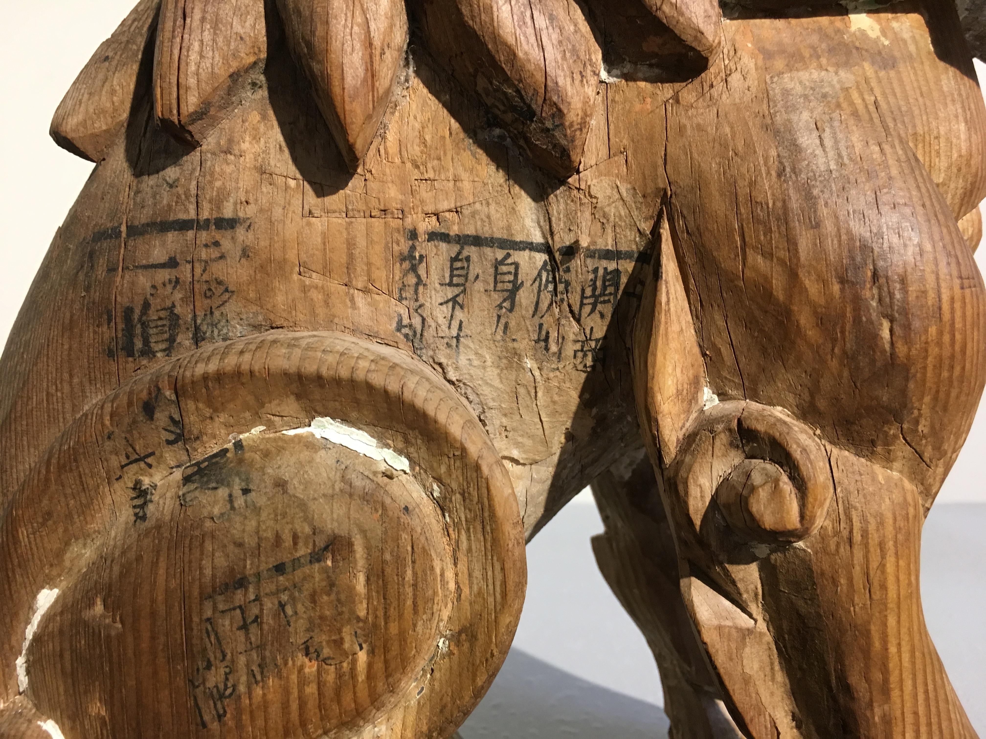 Chiens lion en bois sculpté de la période Edo:: Komainu:: début du 19e siècle:: paire 3