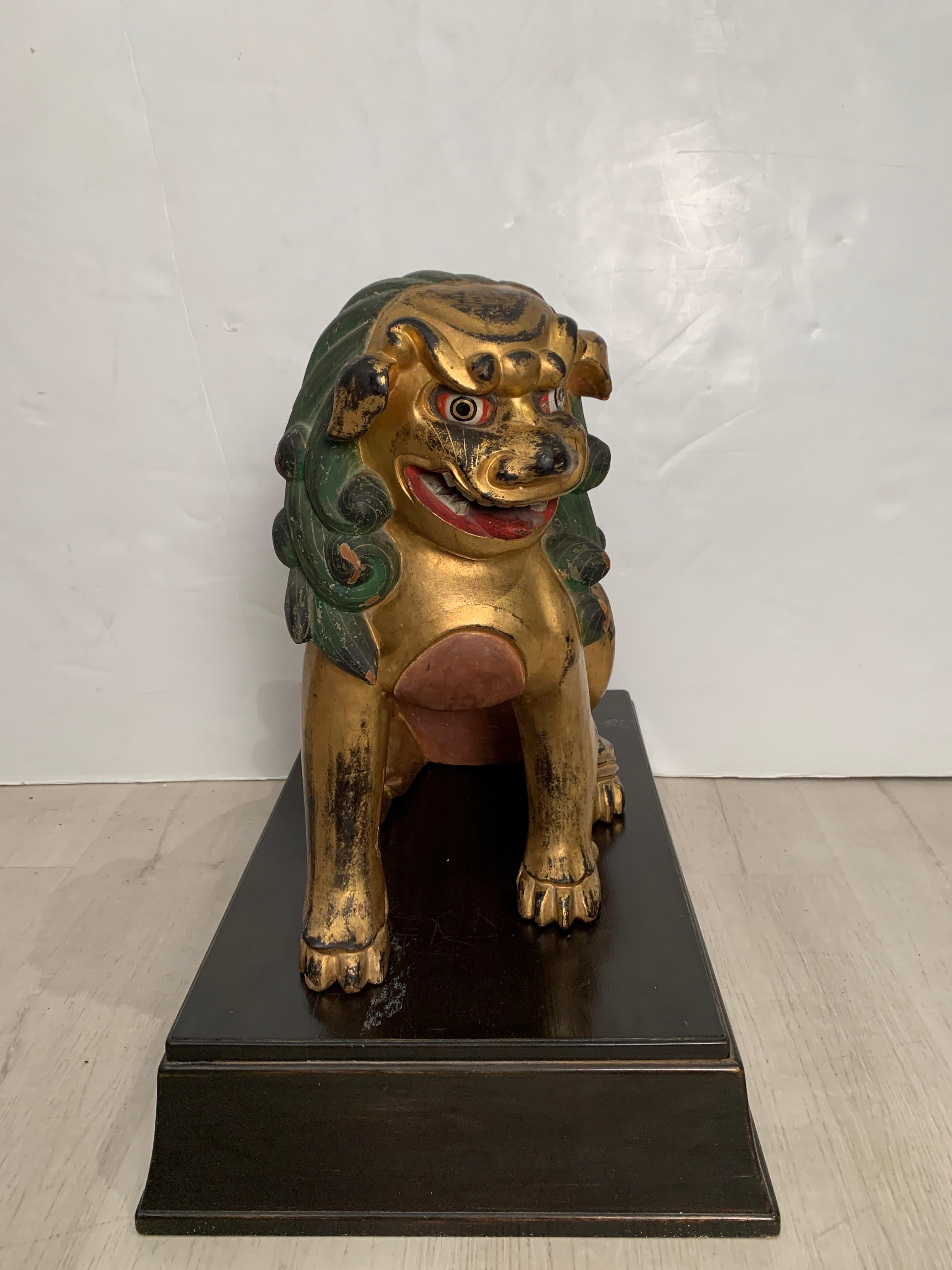 Paire de lions gardiens Komainu en bois doré, début du 20e siècle, Japon en vente 10