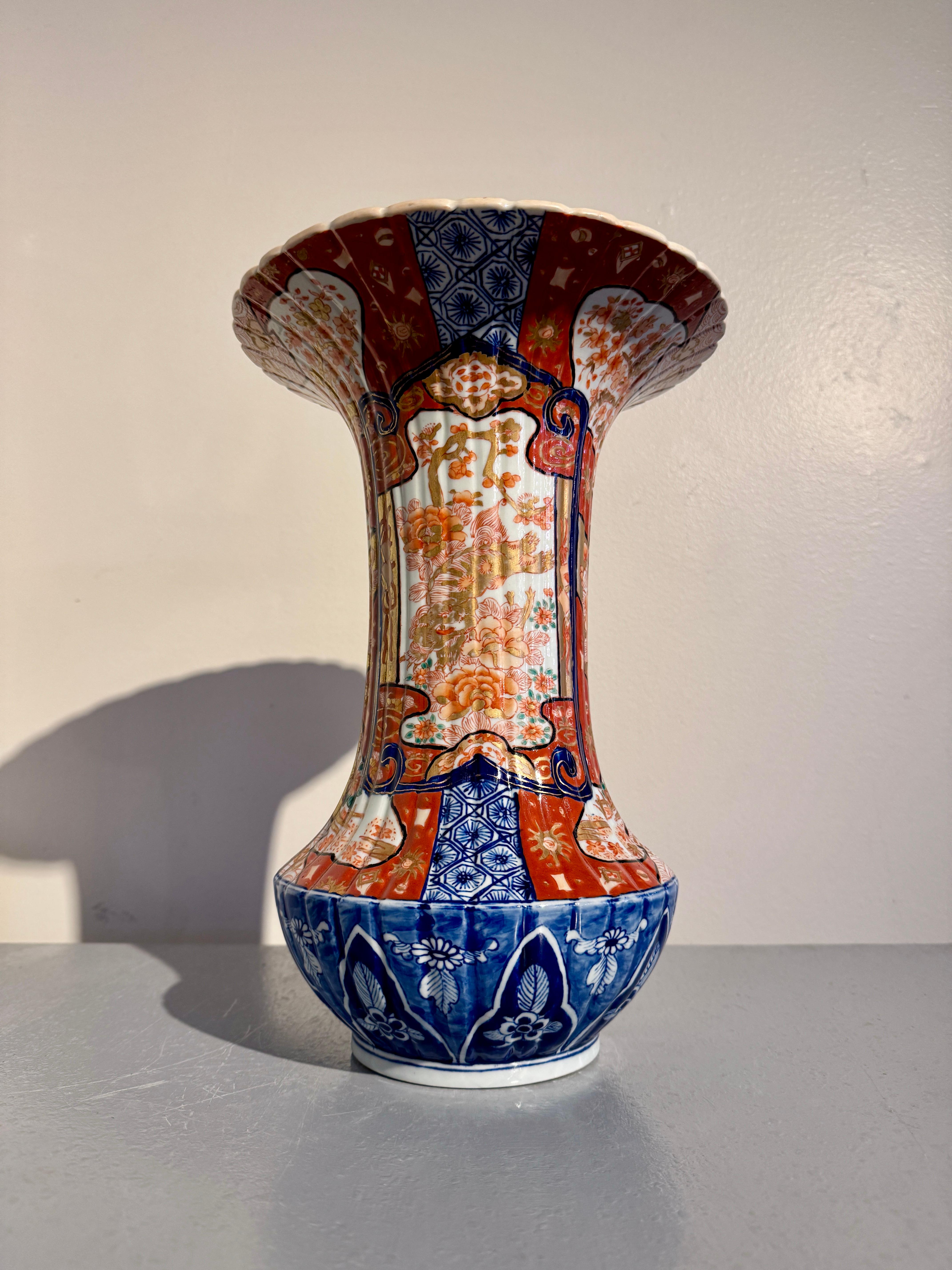 Pair Japanese Imari Fluted Trumpet Vases, Meiji Period, circa 1900, Japan For Sale 7