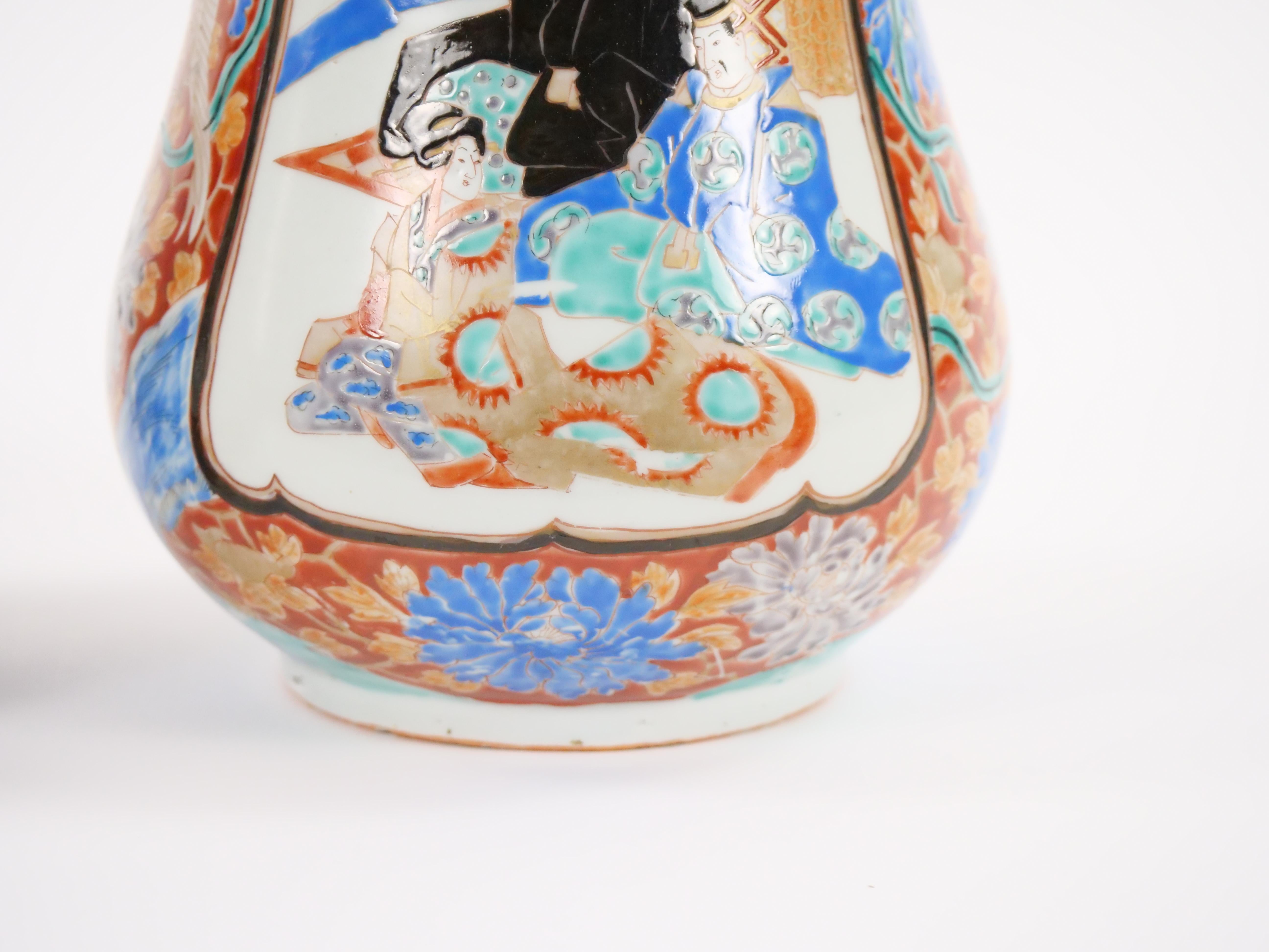 Paint Pair Japanese Imari Gourd Shaped Porcelain Vases For Sale