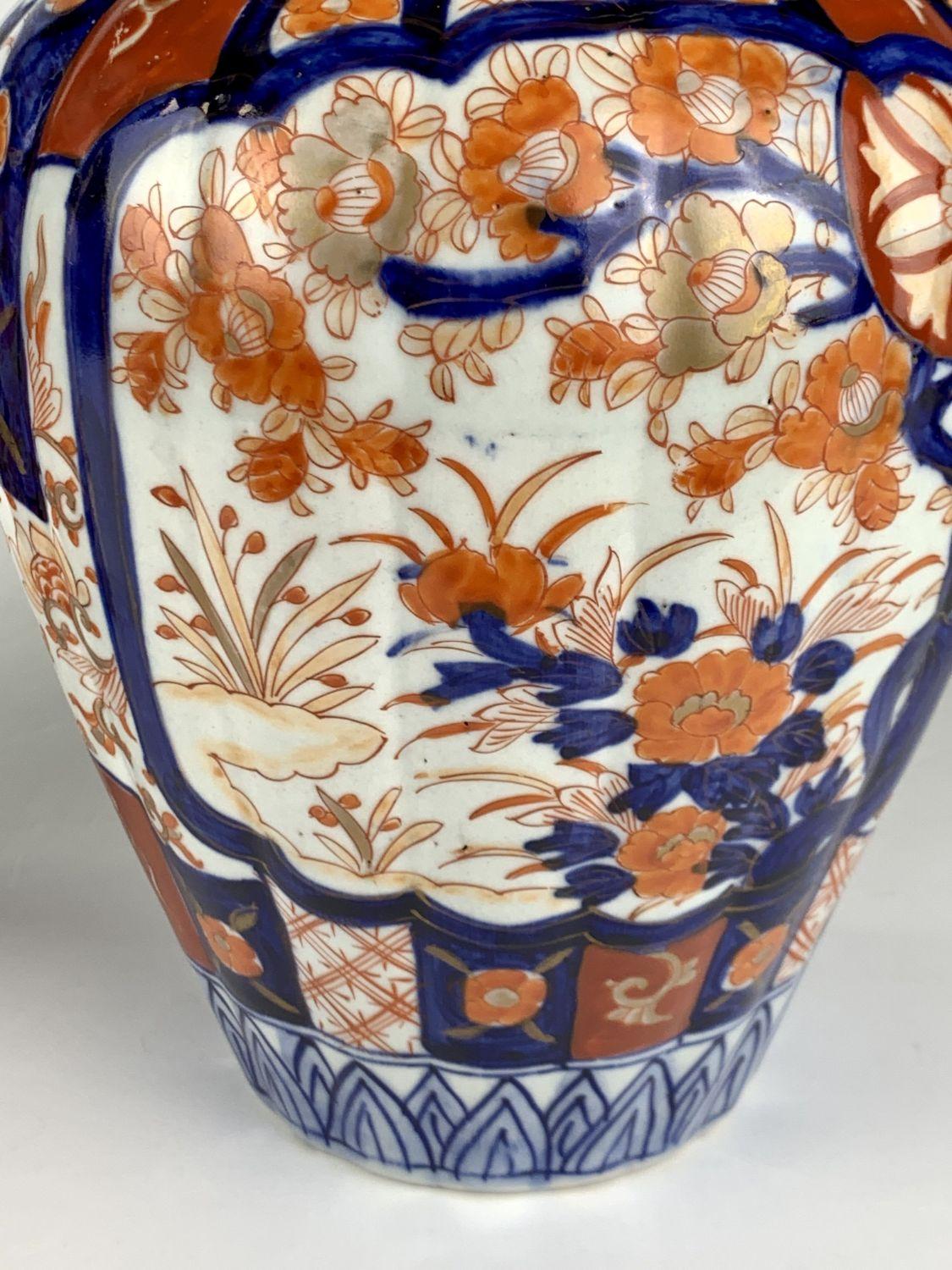 Japanese Pair Imari Jars Made in the Meiji Period, Japan Circa 1880 For Sale