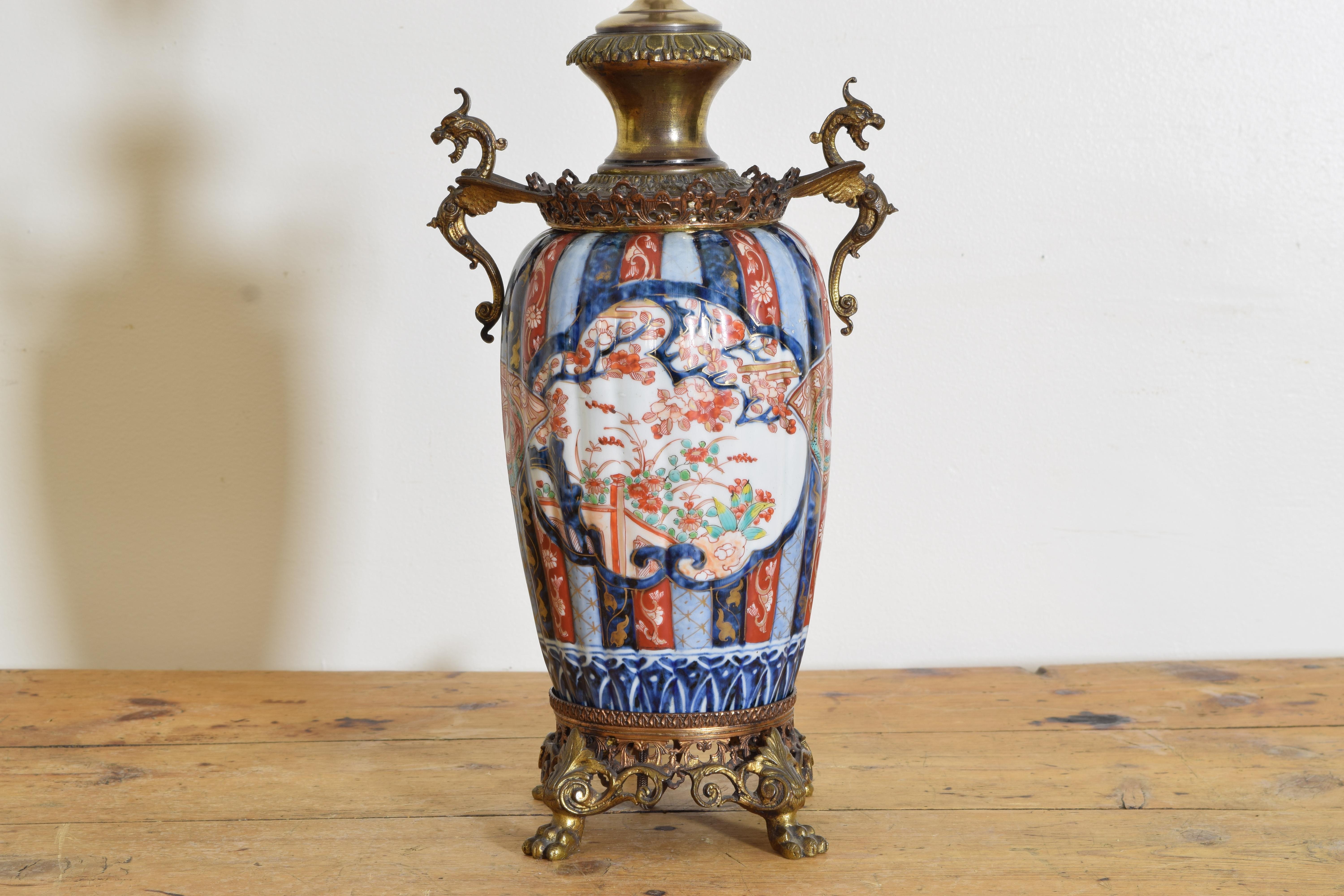Coppia di lampade da tavolo giapponesi in Imari Porcelain e ottone, seconda metà del XIX secolo in vendita 1