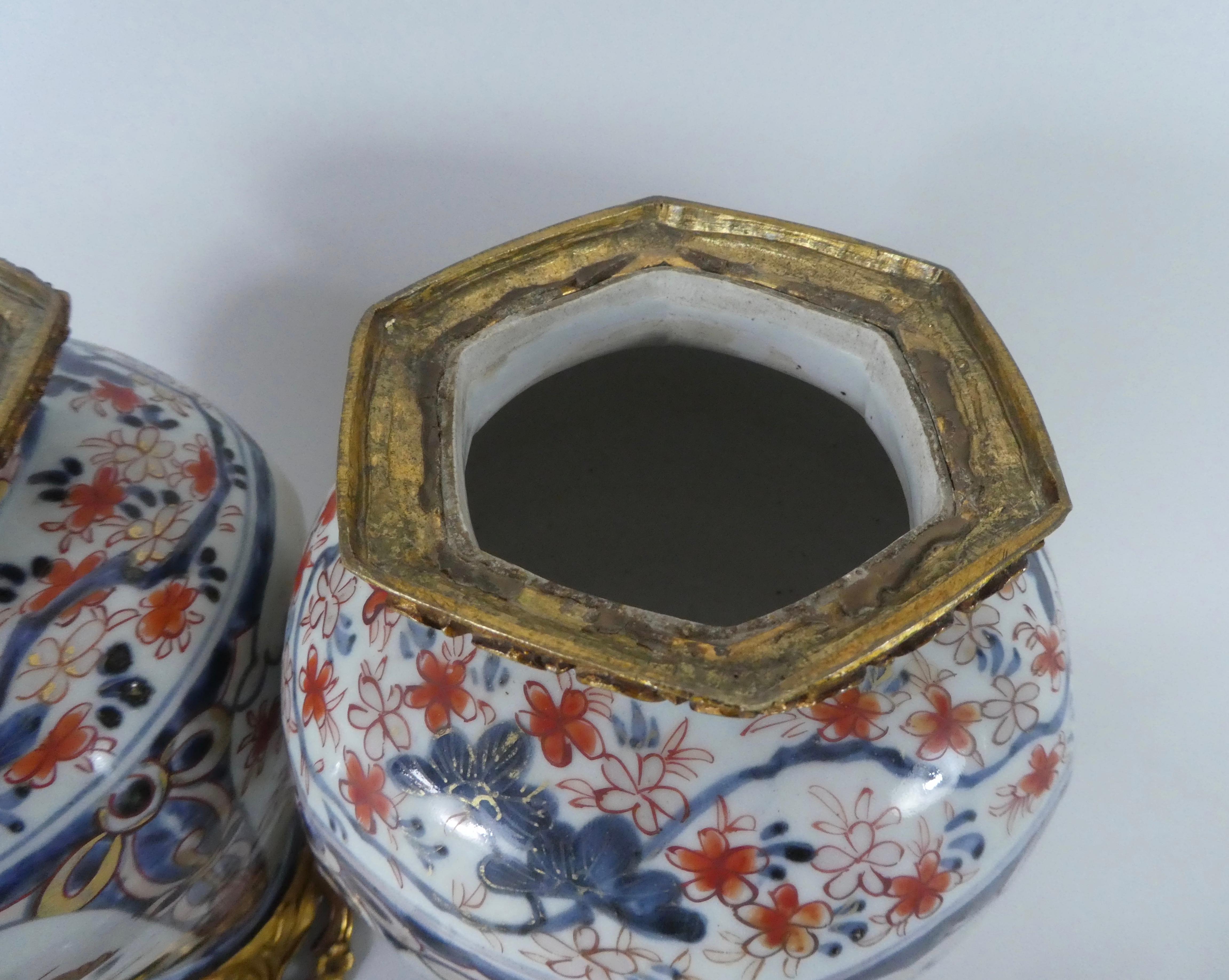 Pair Japanese Imari porcelain vases and covers, c. 1690. Genroku Period. 6