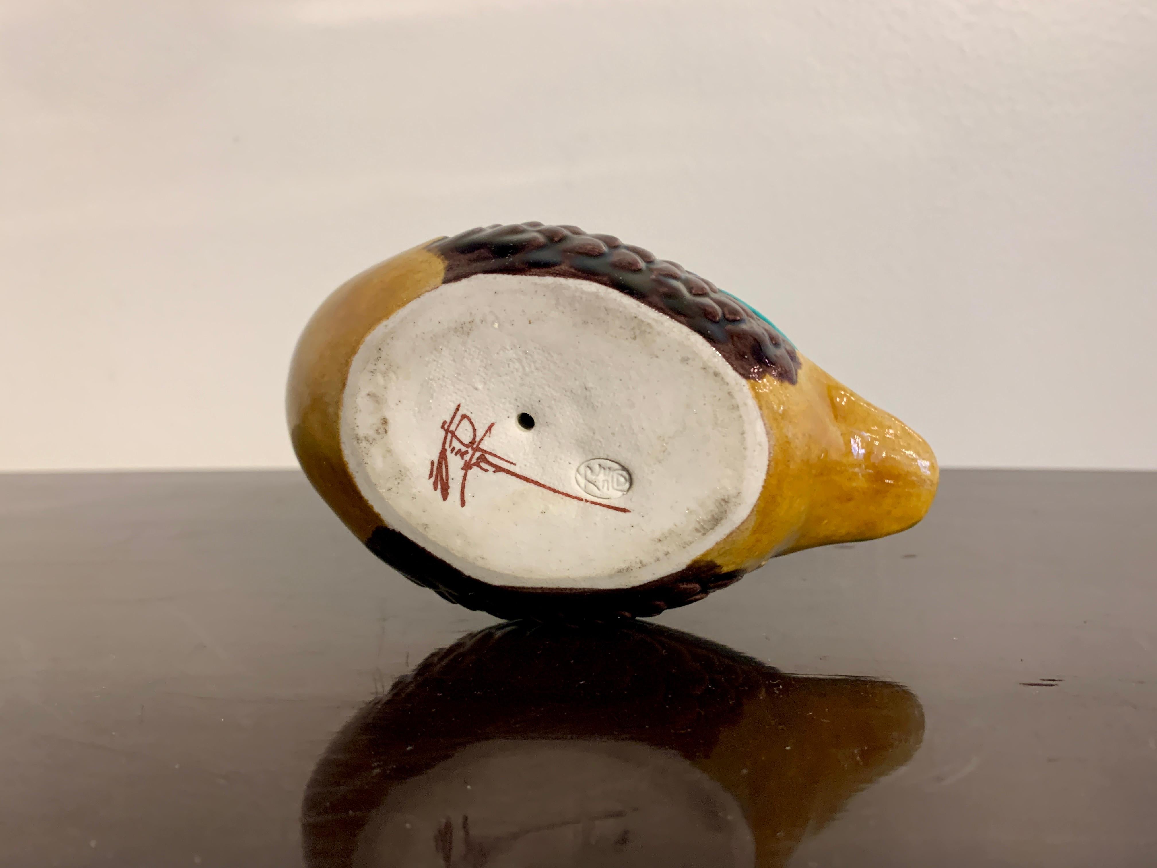 Coppia di kutani okimono giapponesi di anatre mandarine, epoca Showa, inizio XX secolo in vendita 8