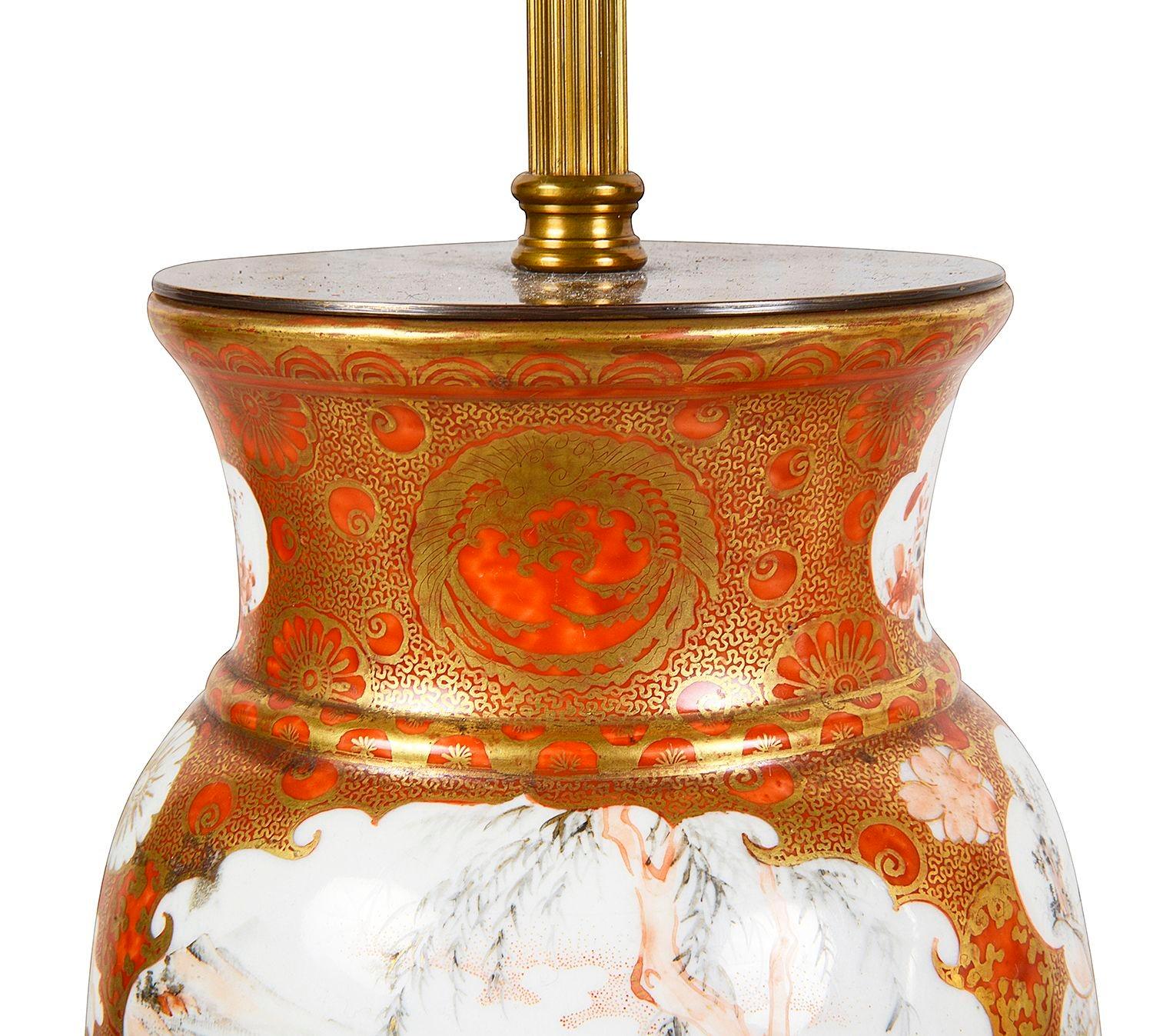 Peint à la main Paire de lampes japonaises en porcelaine Kutani, 19e siècle. en vente