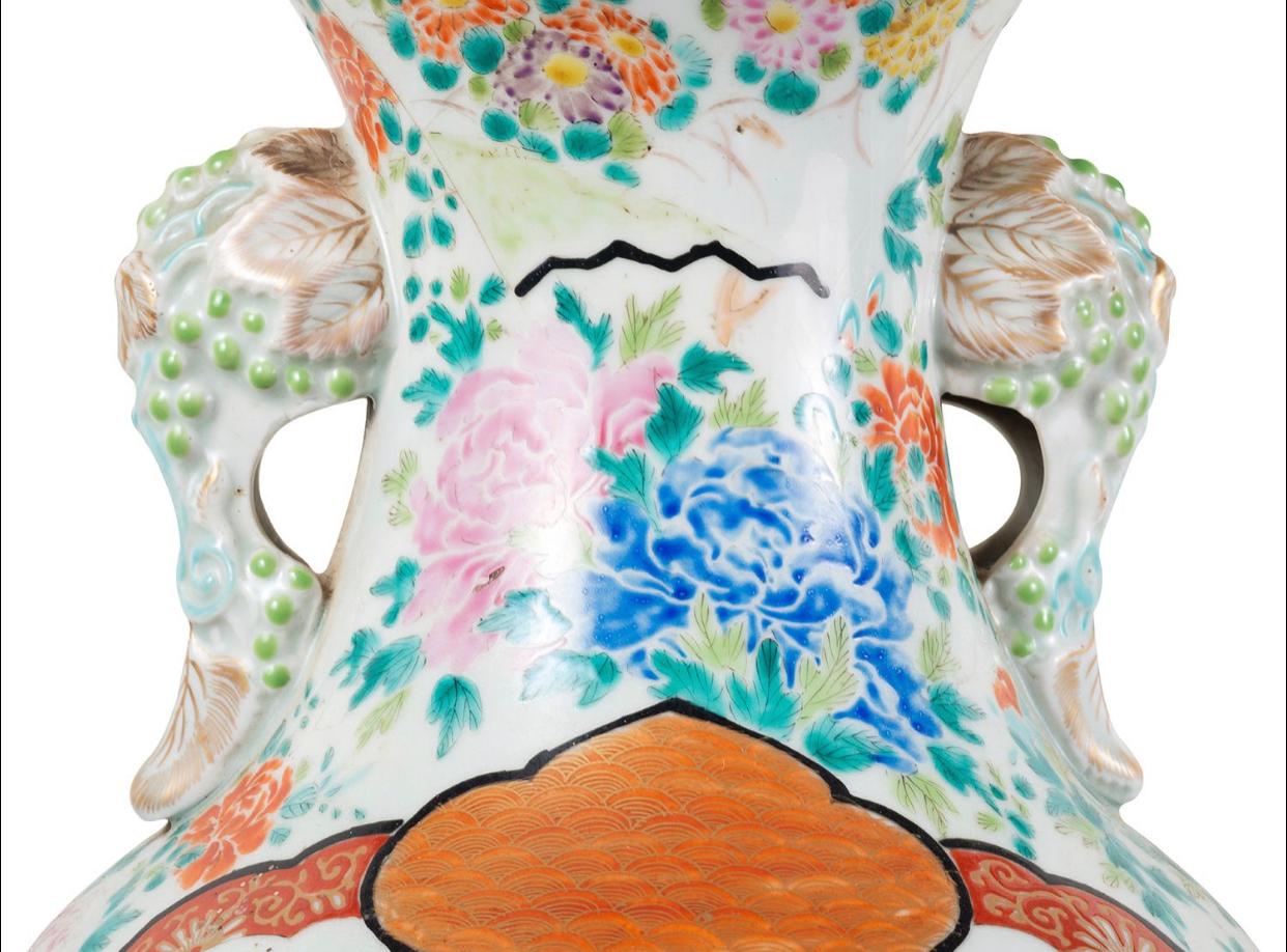 Japonisme Pair of Japanese Kutani Porcelain Vase, circa 1880 For Sale