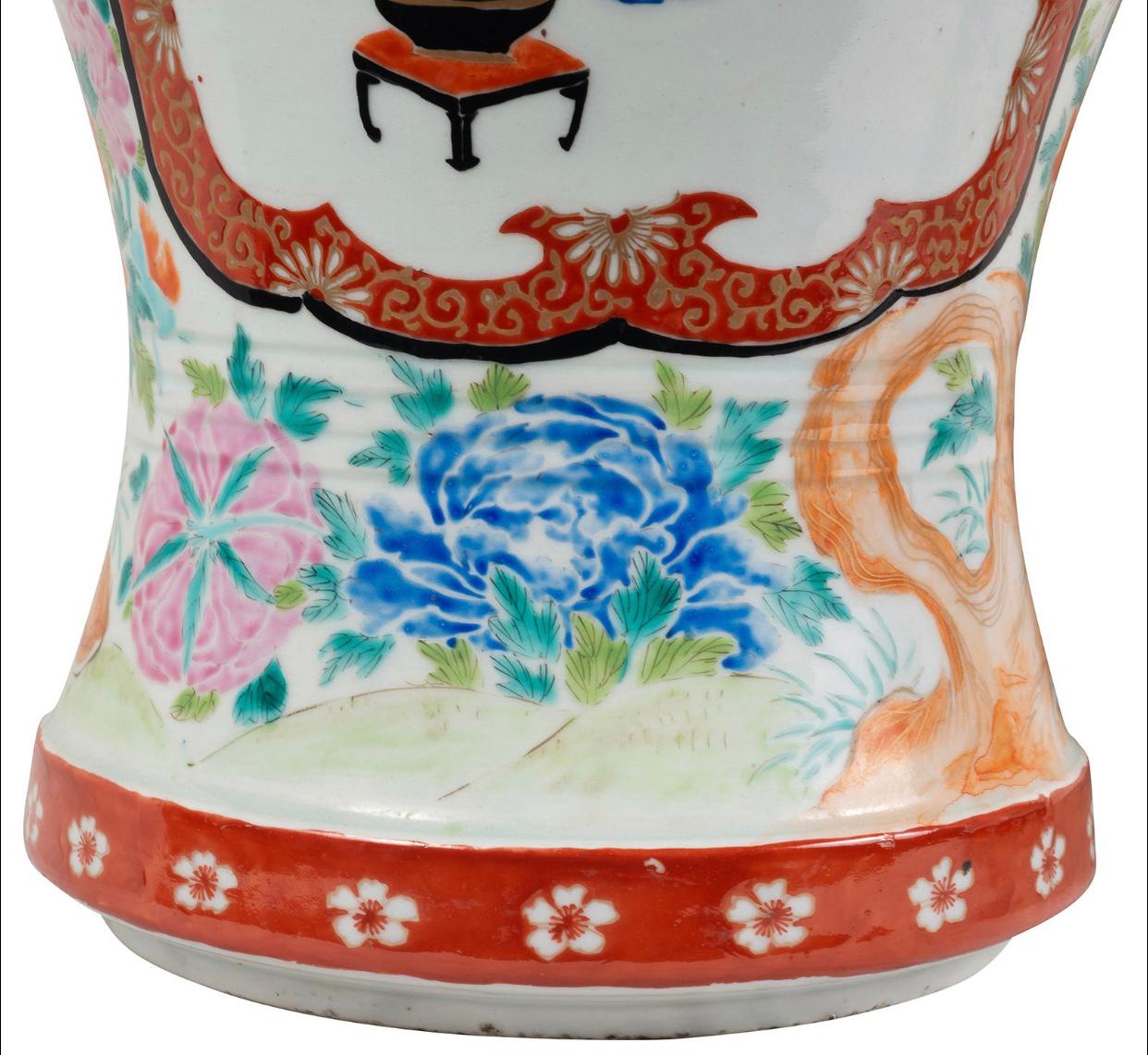Hand-Painted Pair of Japanese Kutani Porcelain Vase, circa 1880 For Sale
