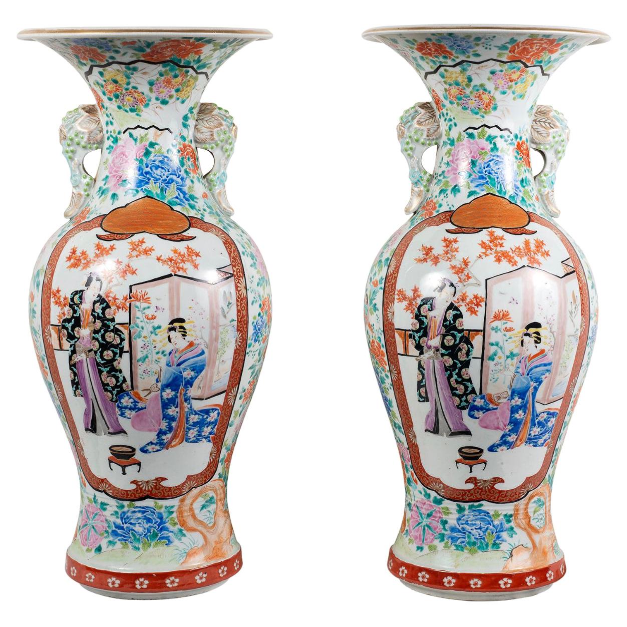 Pair of Japanese Kutani Porcelain Vase, circa 1880 For Sale