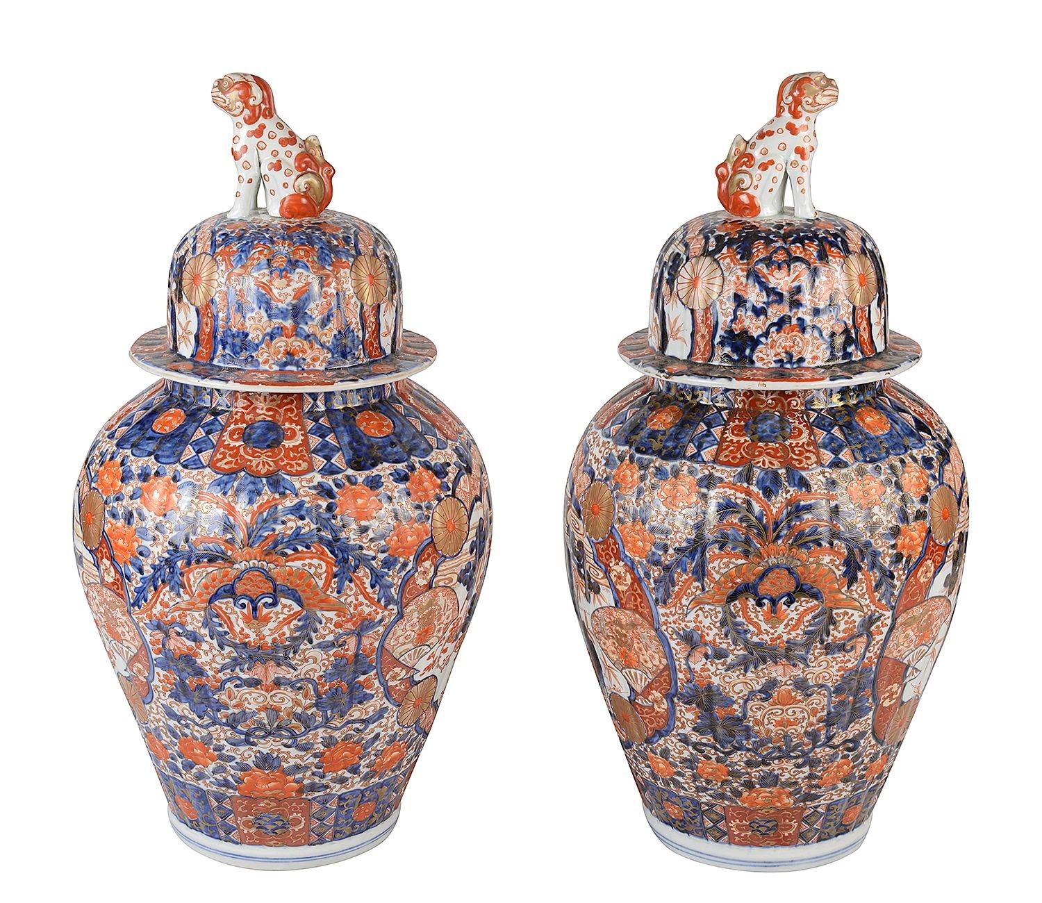 Pair Japanese lidded Imari vases, 19th Century In Good Condition For Sale In Brighton, Sussex