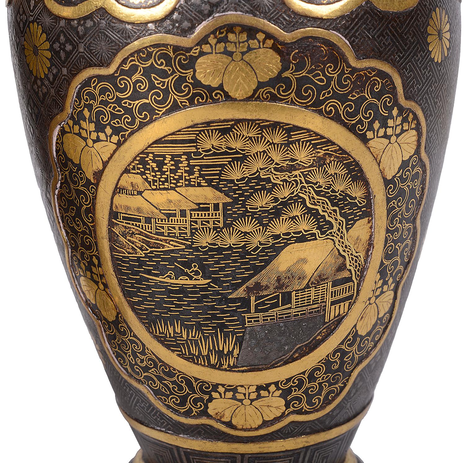 Pair Japanese Meiji Period Komai Lidded Vases For Sale 2
