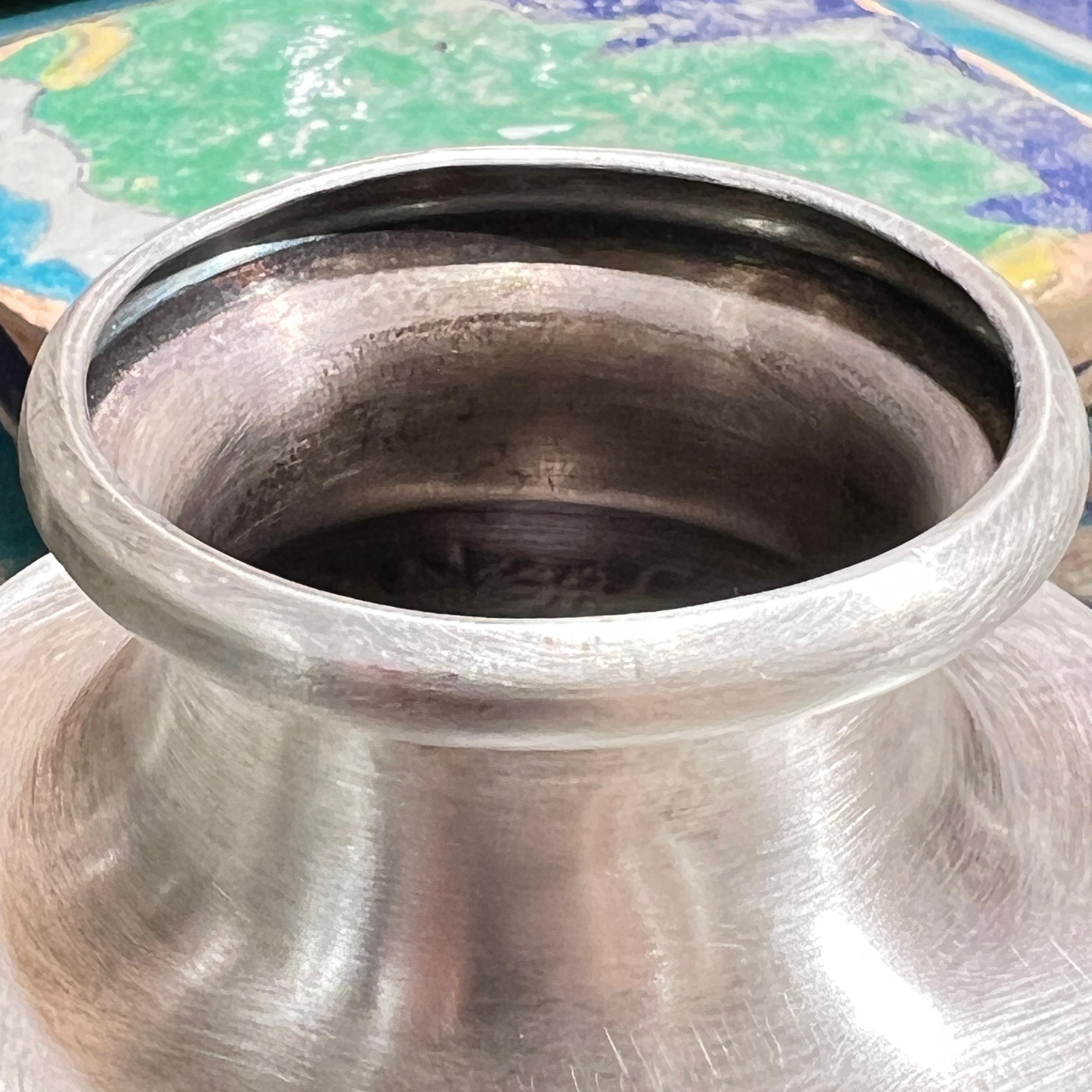 Pair Japanese Pure Silver Vases with Royal Seal In Good Condition For Sale In New York, NY