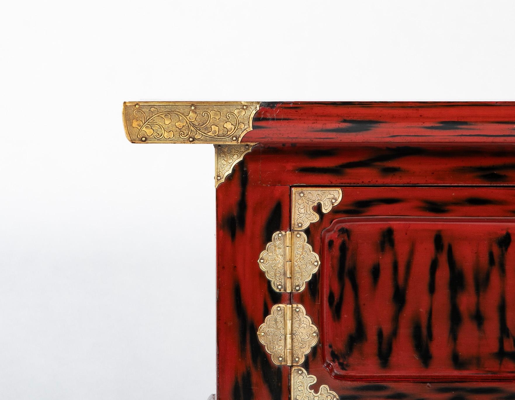 20th Century Pair Japanese Red and Black Lacquer Side Tables With Etched Brass Mounts For Sale