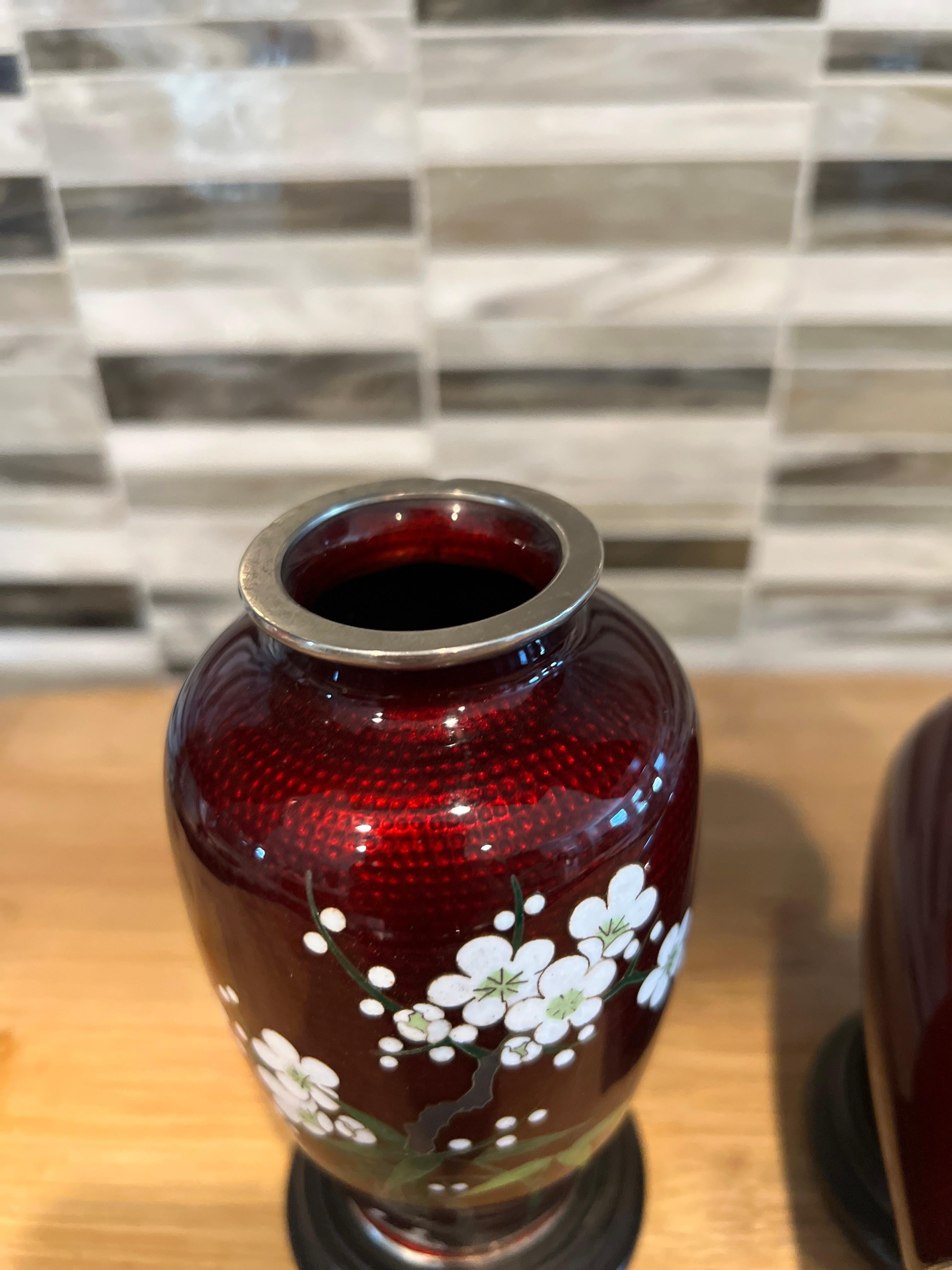 Pair, Japanese Red Ginbari Pigeon Blood Red Cloisonne Vases In Good Condition For Sale In Atlanta, GA
