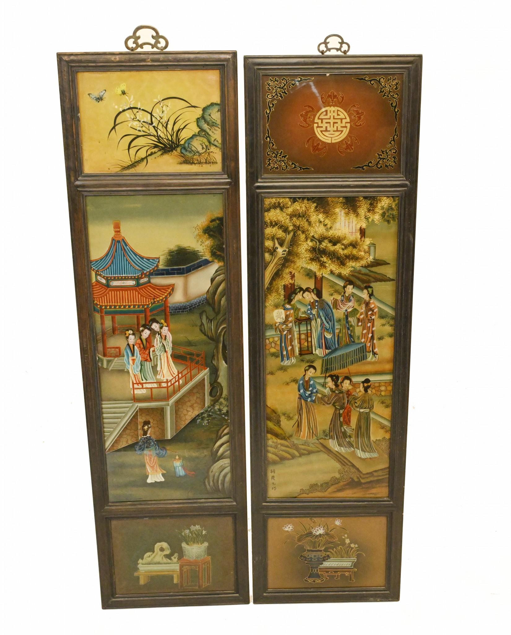 Splendida coppia di paraventi o placche giapponesi antiche
Dipinto su smalto ricoperto di vetro e in una cornice di legno duro
Grandi scene che mostrano pagode, femmine, farfalle e motivi floreali
Sarebbe fantastico appeso alla parete
La datazione