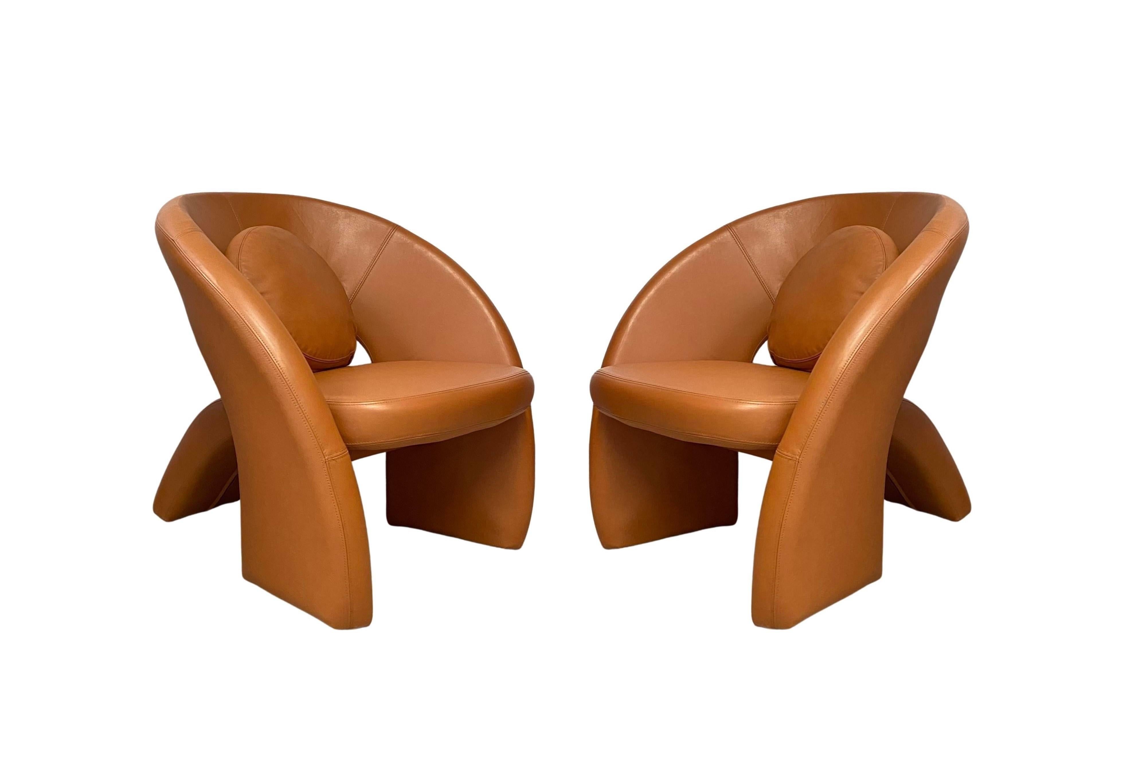 Postmoderne Paire de chaises Jaymar en cuir cognac en vente