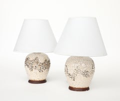 Paar Jean Besnard Kleine cremefarbene Crackle-Lampen, signiert: Besnard, datiert: '1951″