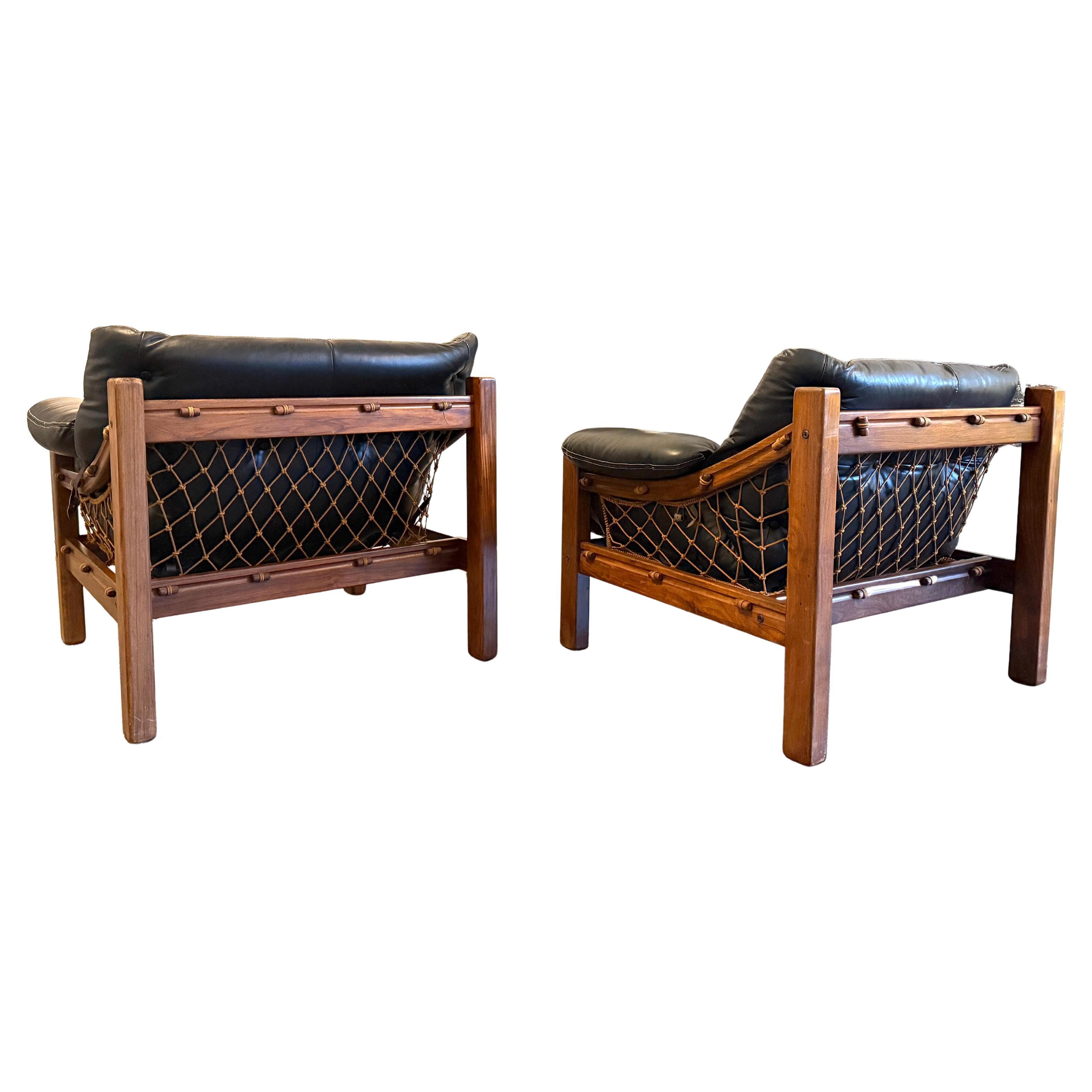 Rare paire de Jean Gillon Tijuca Rosewood Leather Rope Hammock Low lounge chairs Brazil. La paire de chaises longues en cuir 