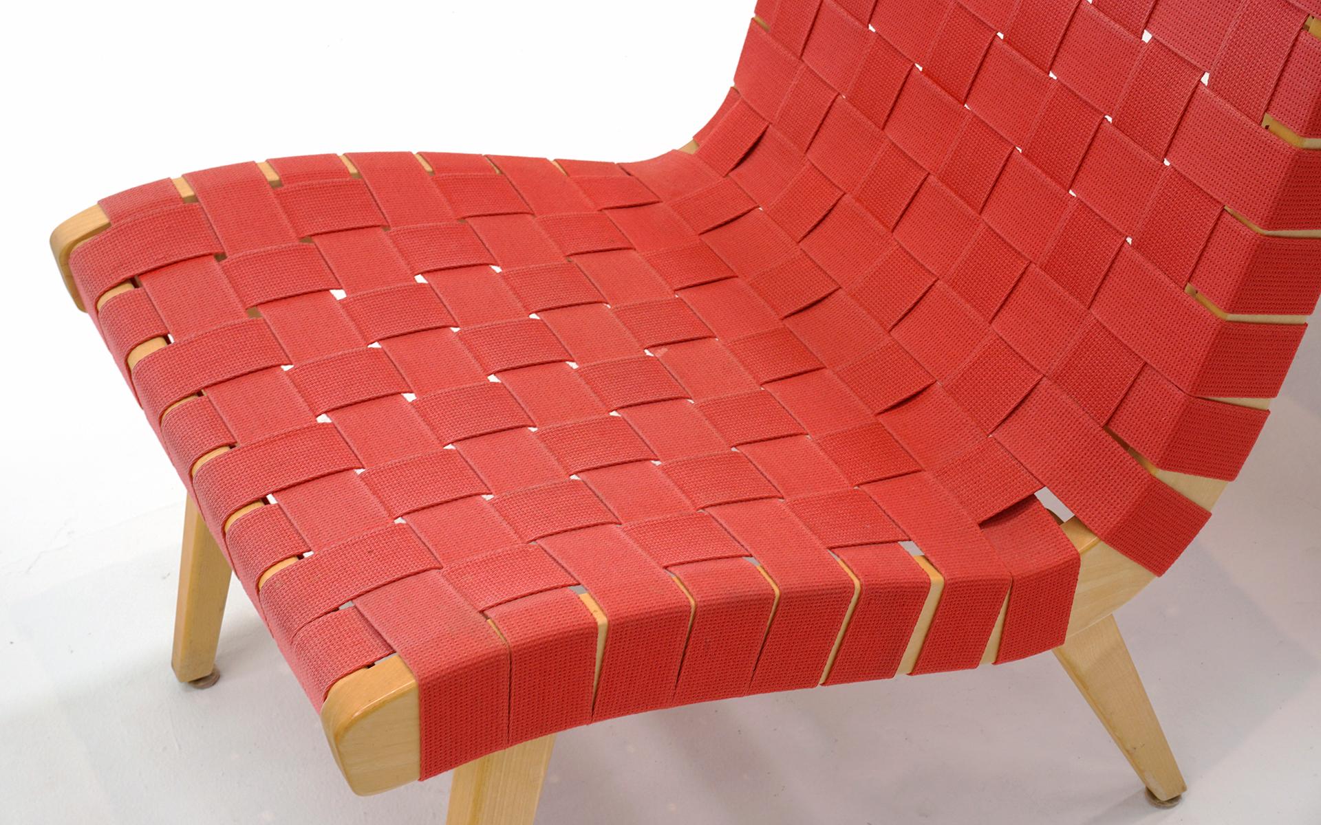 Paar Jens Risom Armless Lounge Chairs. Ahornholz mit rotem Webbing. Unterschrieben. (Nylon) im Angebot