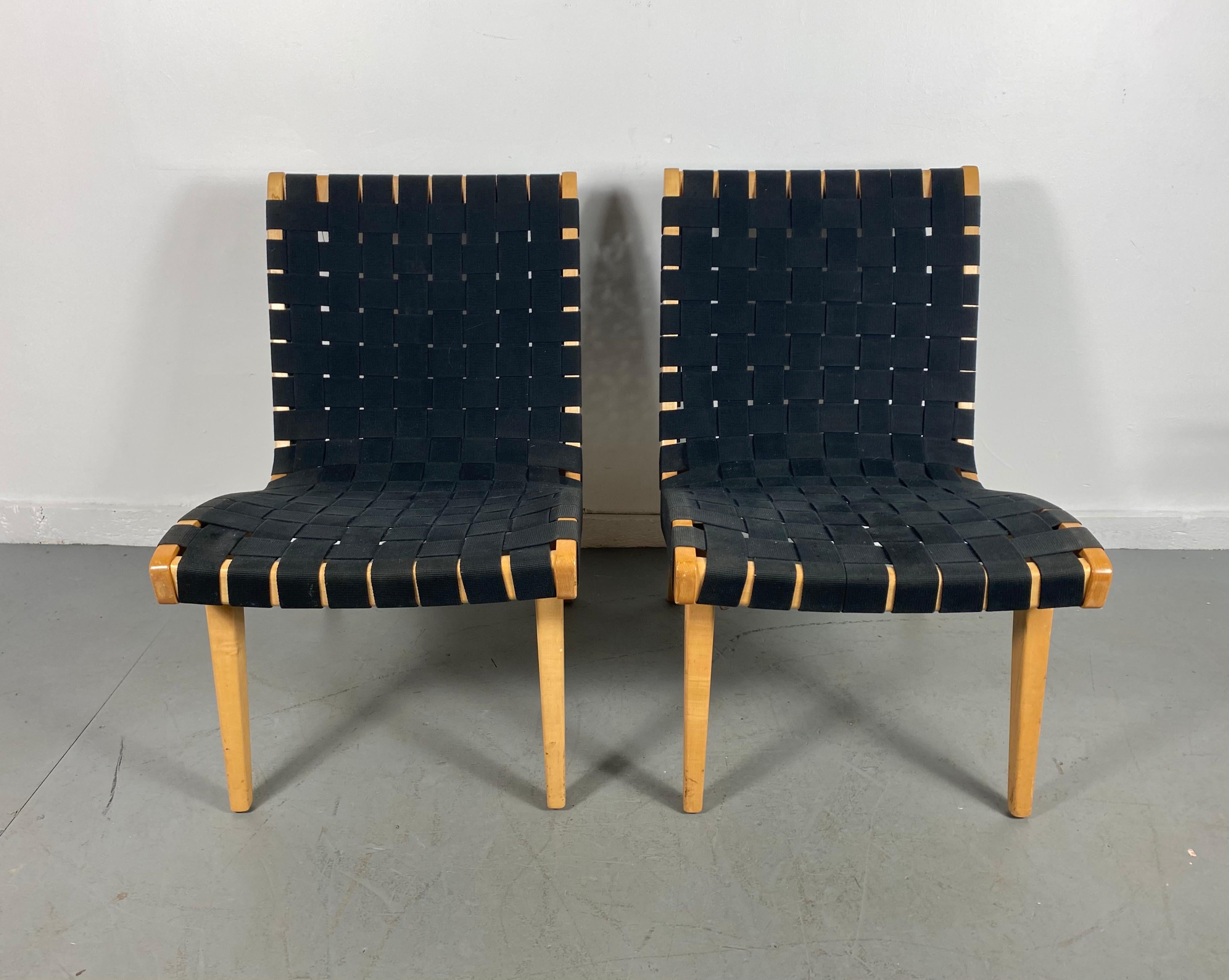 Mid-Century Modern Pair of Jens Risom Webbed Lounge Chairs, Risom / Knoll, Classic Modernist