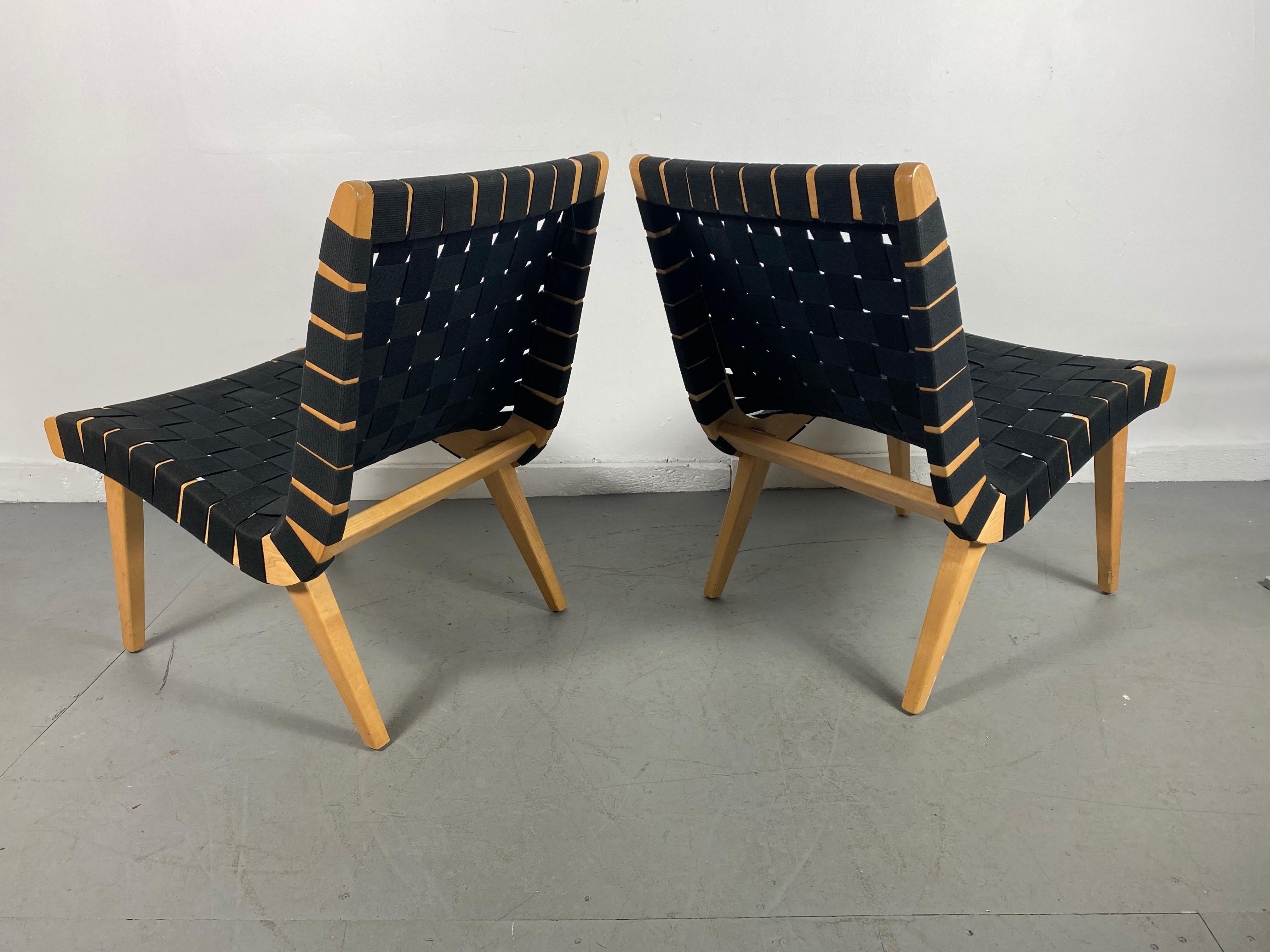 Pair of Jens Risom Webbed Lounge Chairs, Risom / Knoll, Classic Modernist In Good Condition In Buffalo, NY