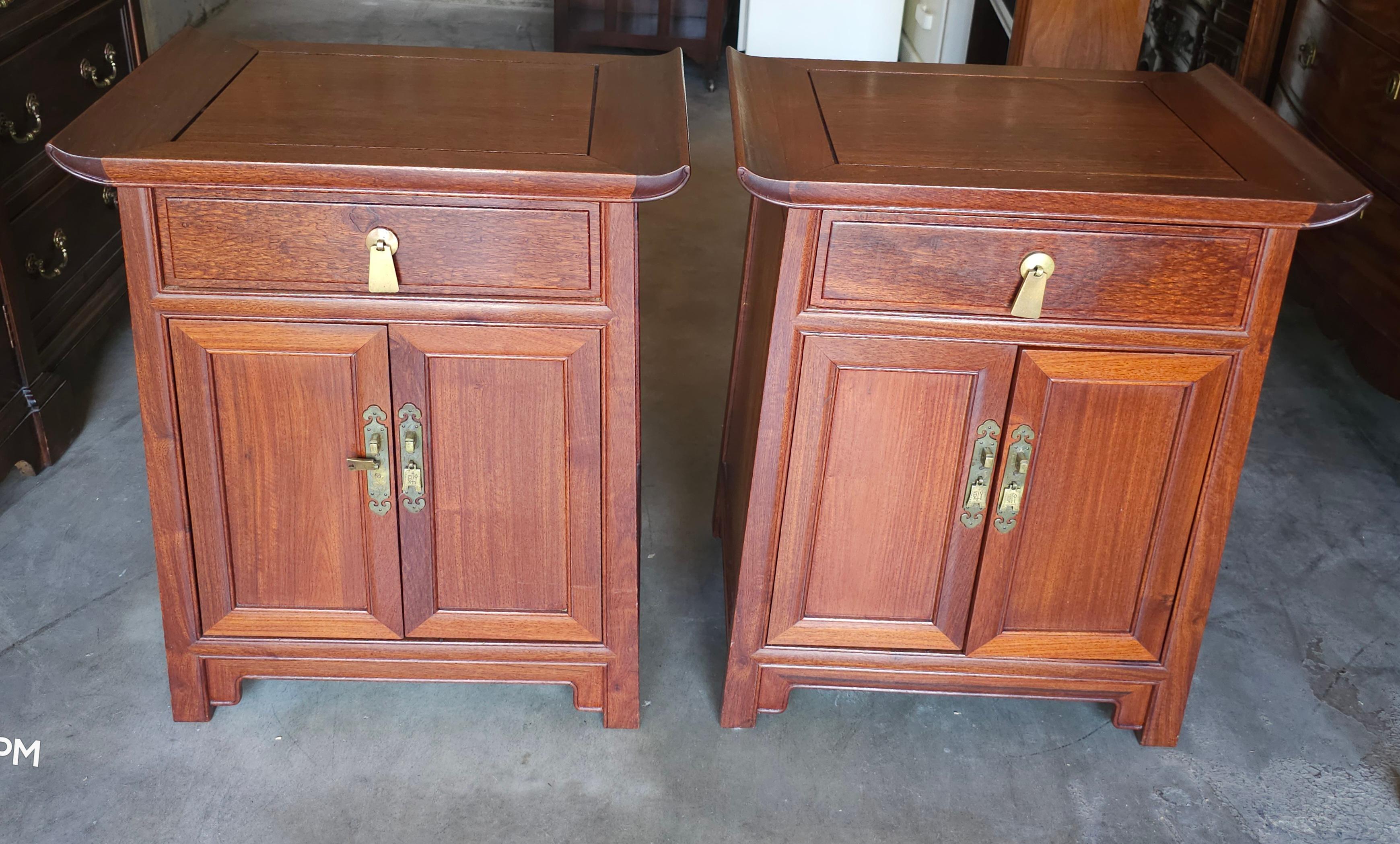 20th Century Pair J.L. George Ming Style Rosewood Bedside Tables For Sale