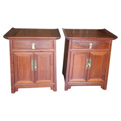 Pair J.L. Tables de chevet en bois de rose de style George Ming
