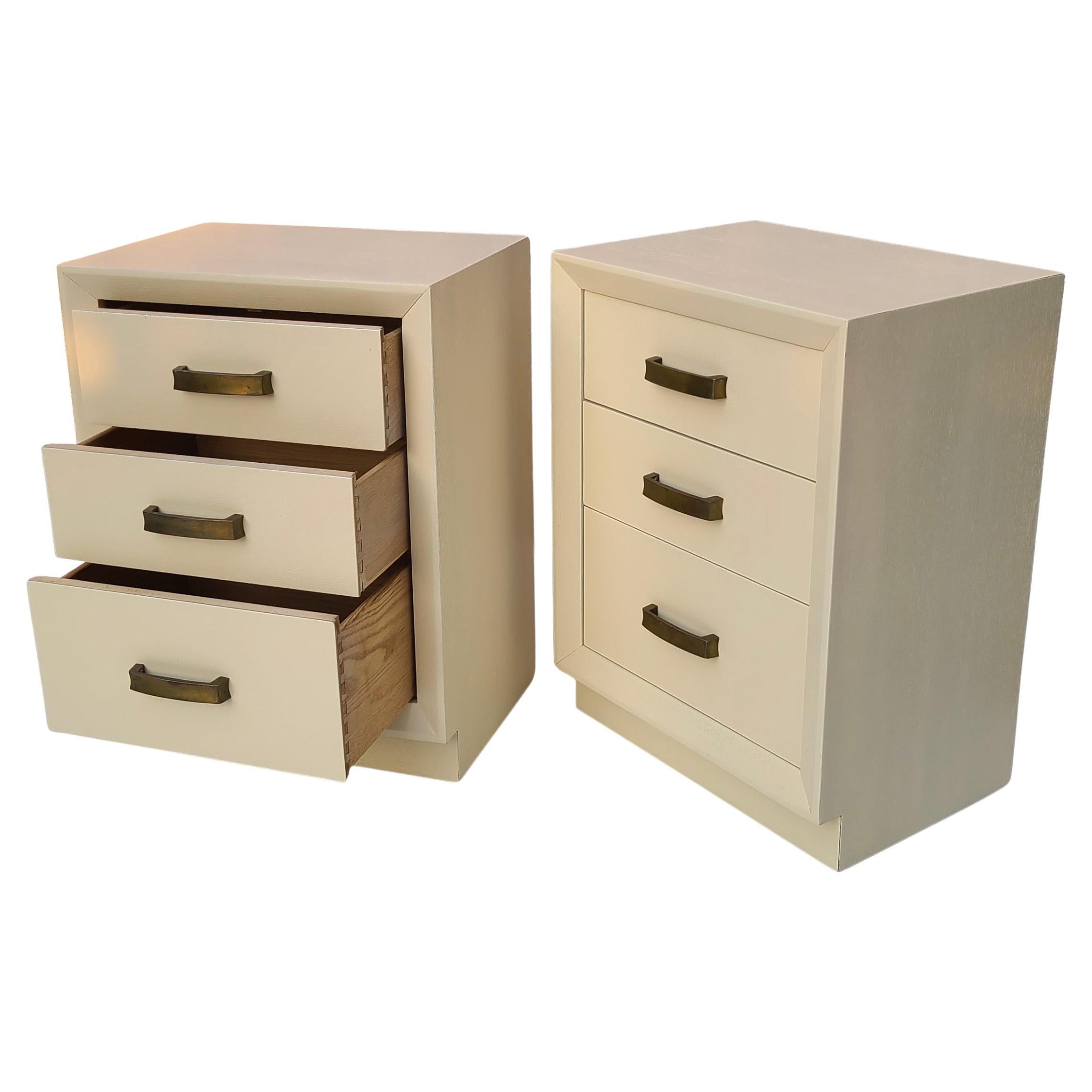 Coppia di comodini a 3 cassetti John Stuart, stile Mid Century Modern di Paul Frankl In condizioni buone in vendita a Fraser, MI