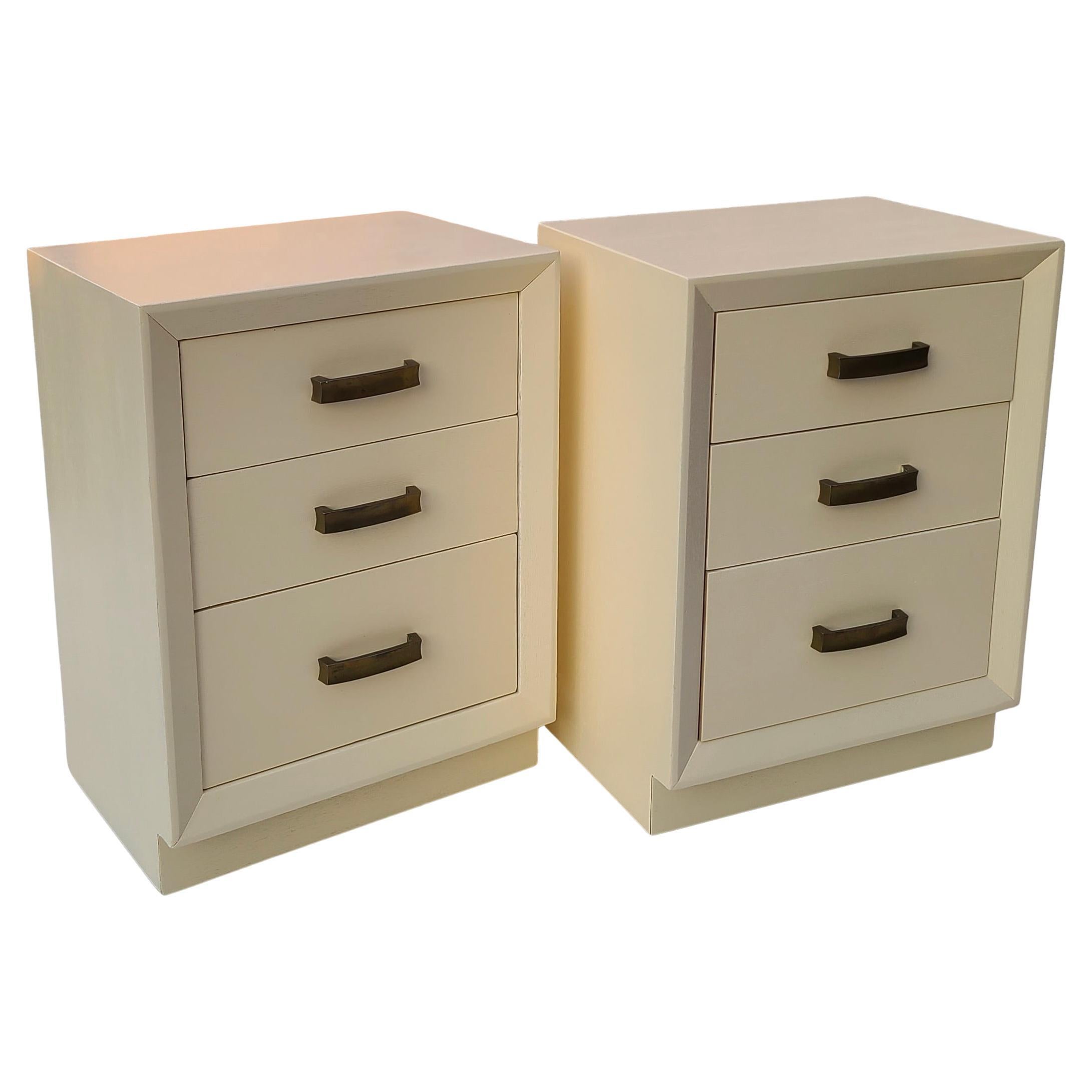 Metà XX secolo Coppia di comodini a 3 cassetti John Stuart, stile Mid Century Modern di Paul Frankl in vendita