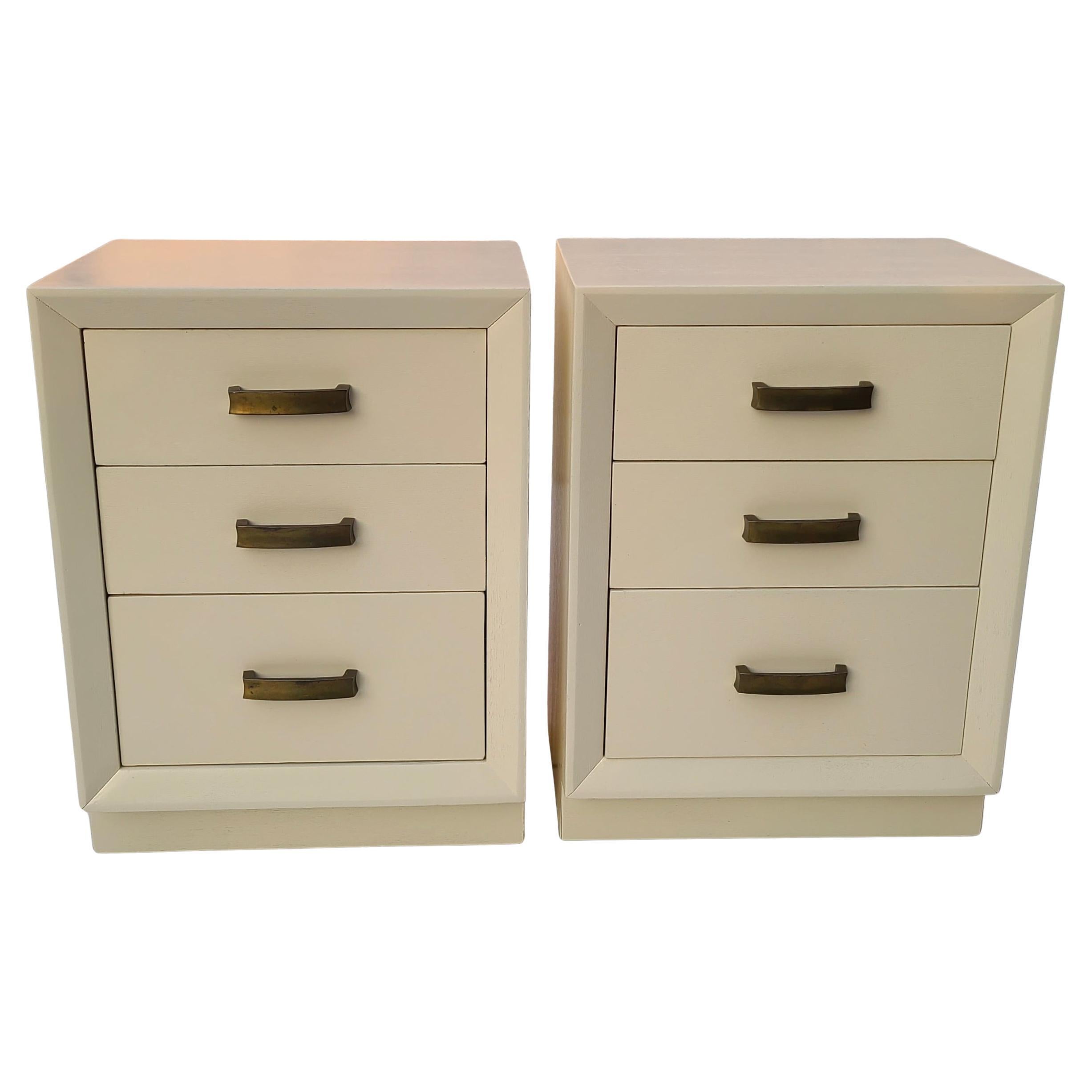 Mogano Coppia di comodini a 3 cassetti John Stuart, stile Mid Century Modern di Paul Frankl in vendita