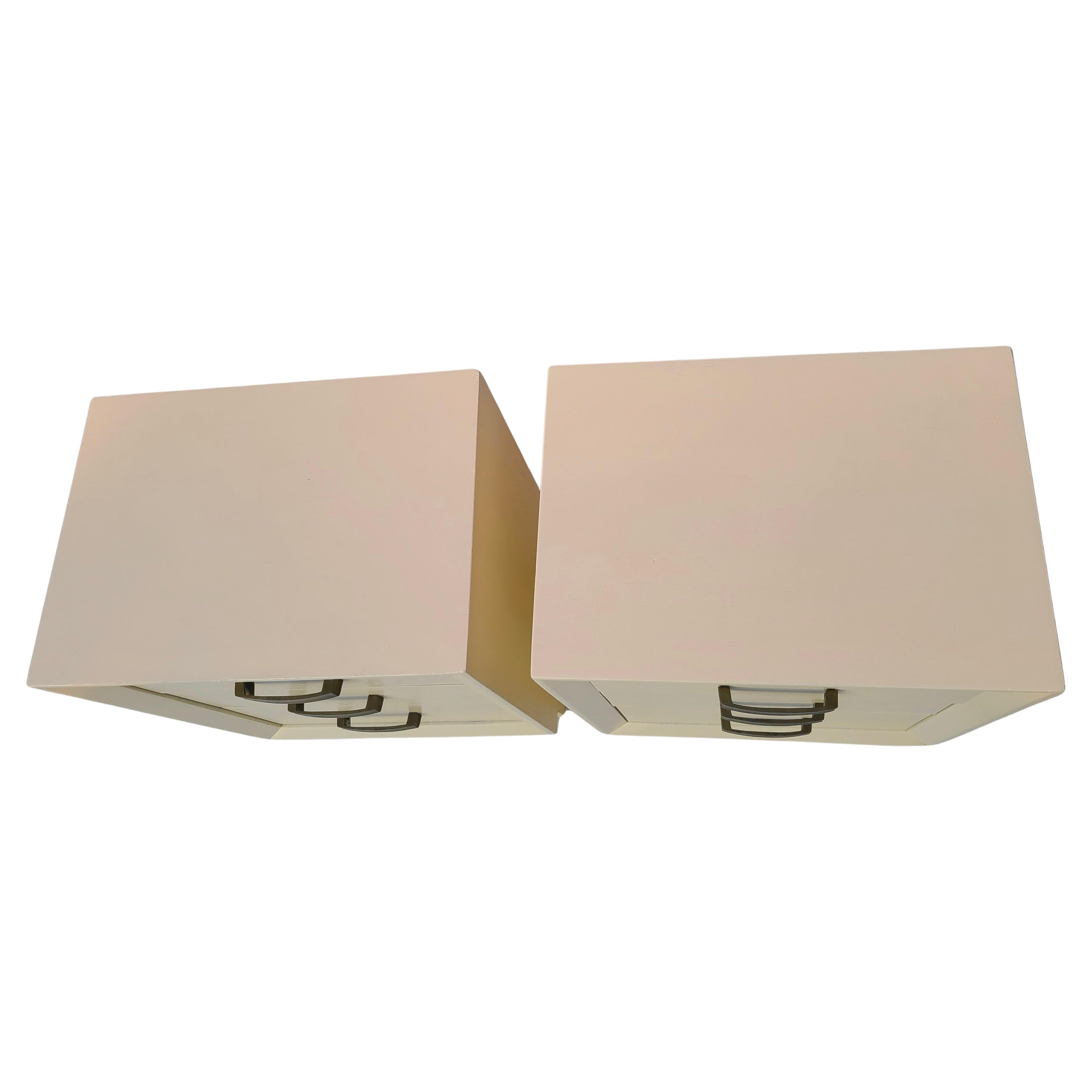 Coppia di comodini a 3 cassetti John Stuart, stile Mid Century Modern di Paul Frankl in vendita 1