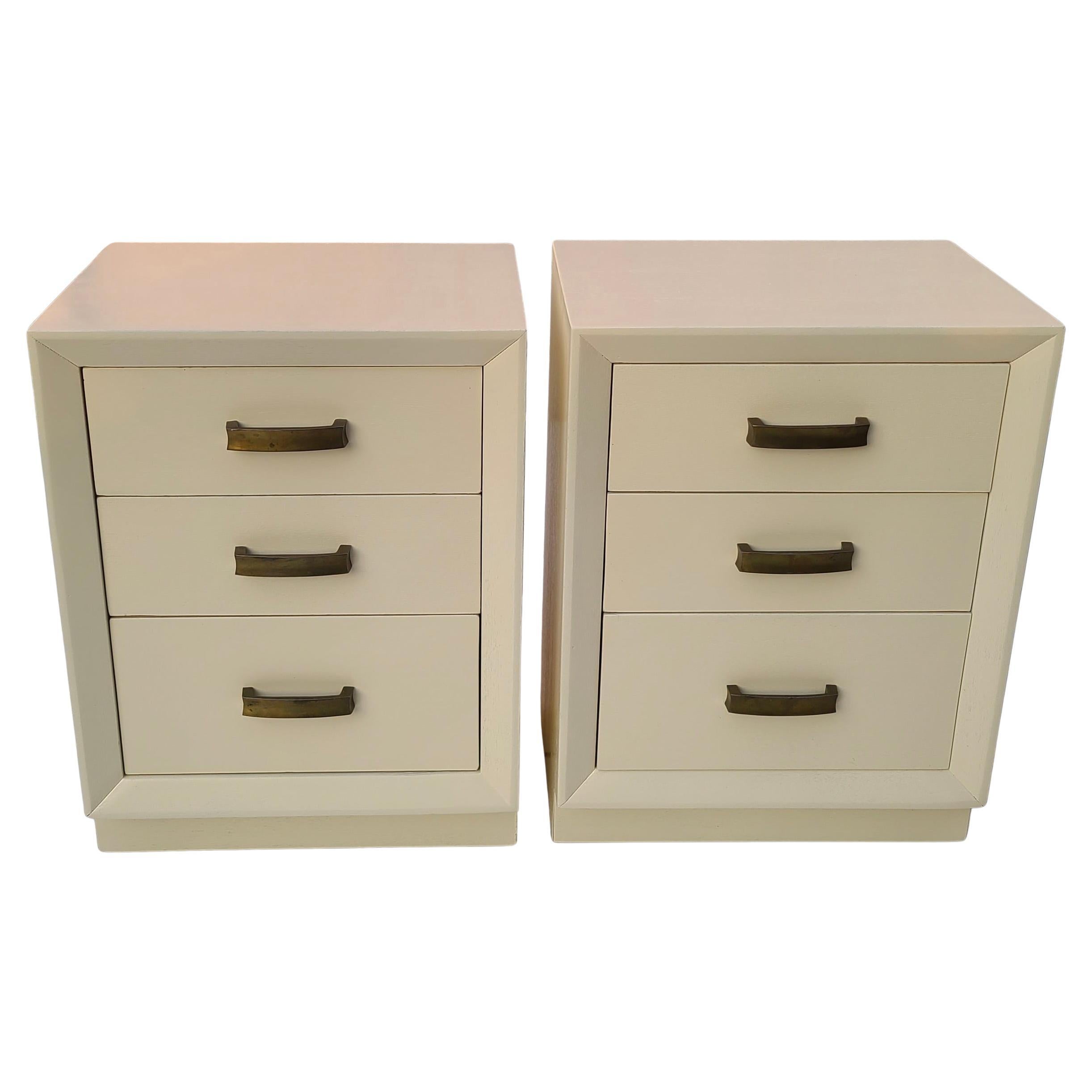 Coppia di comodini a 3 cassetti John Stuart, stile Mid Century Modern di Paul Frankl