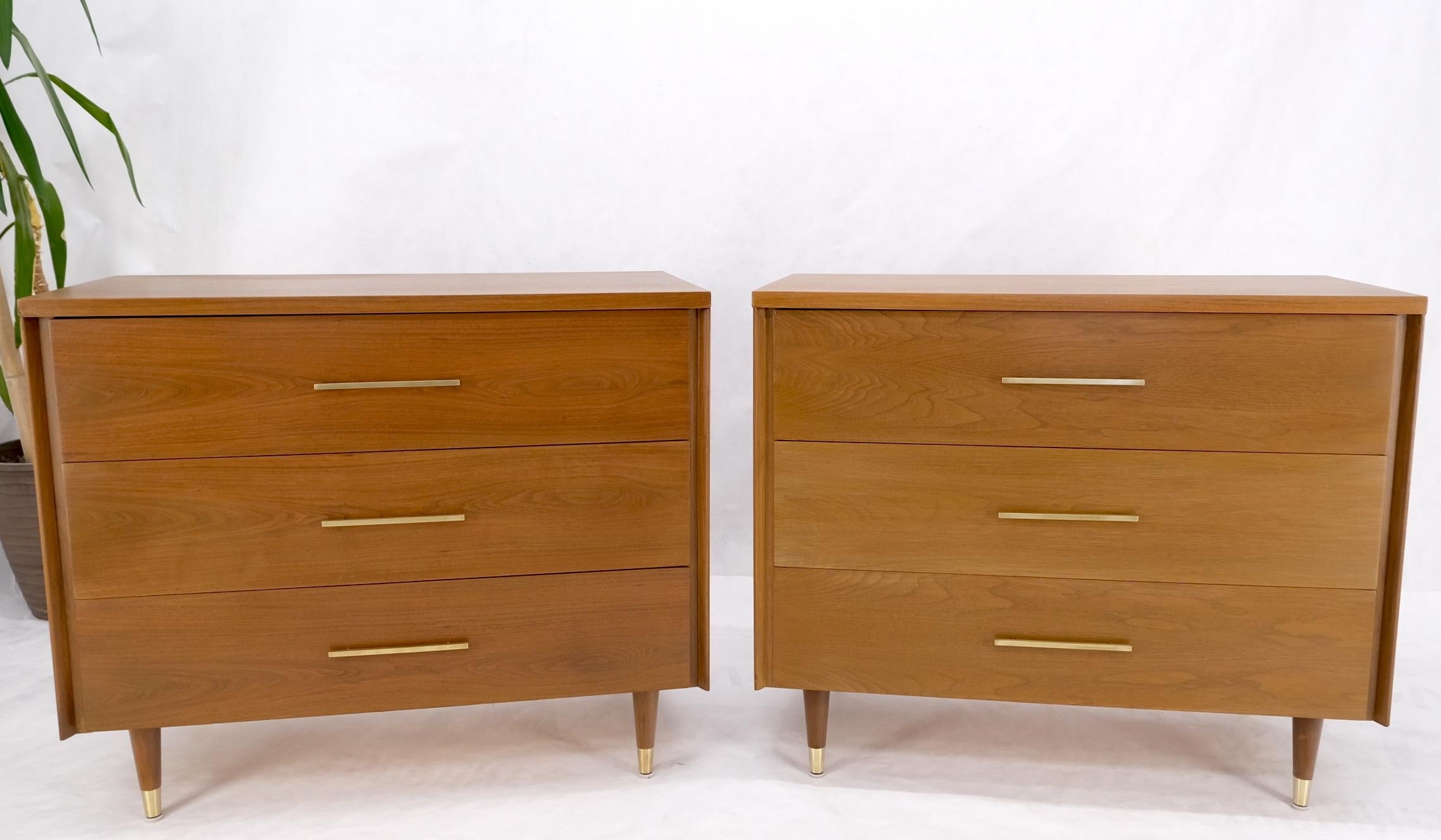 Pair John Stuart Refinished 3 Drawer Bachelor Chests Dressers W/ Long Brass Pull For Sale 11